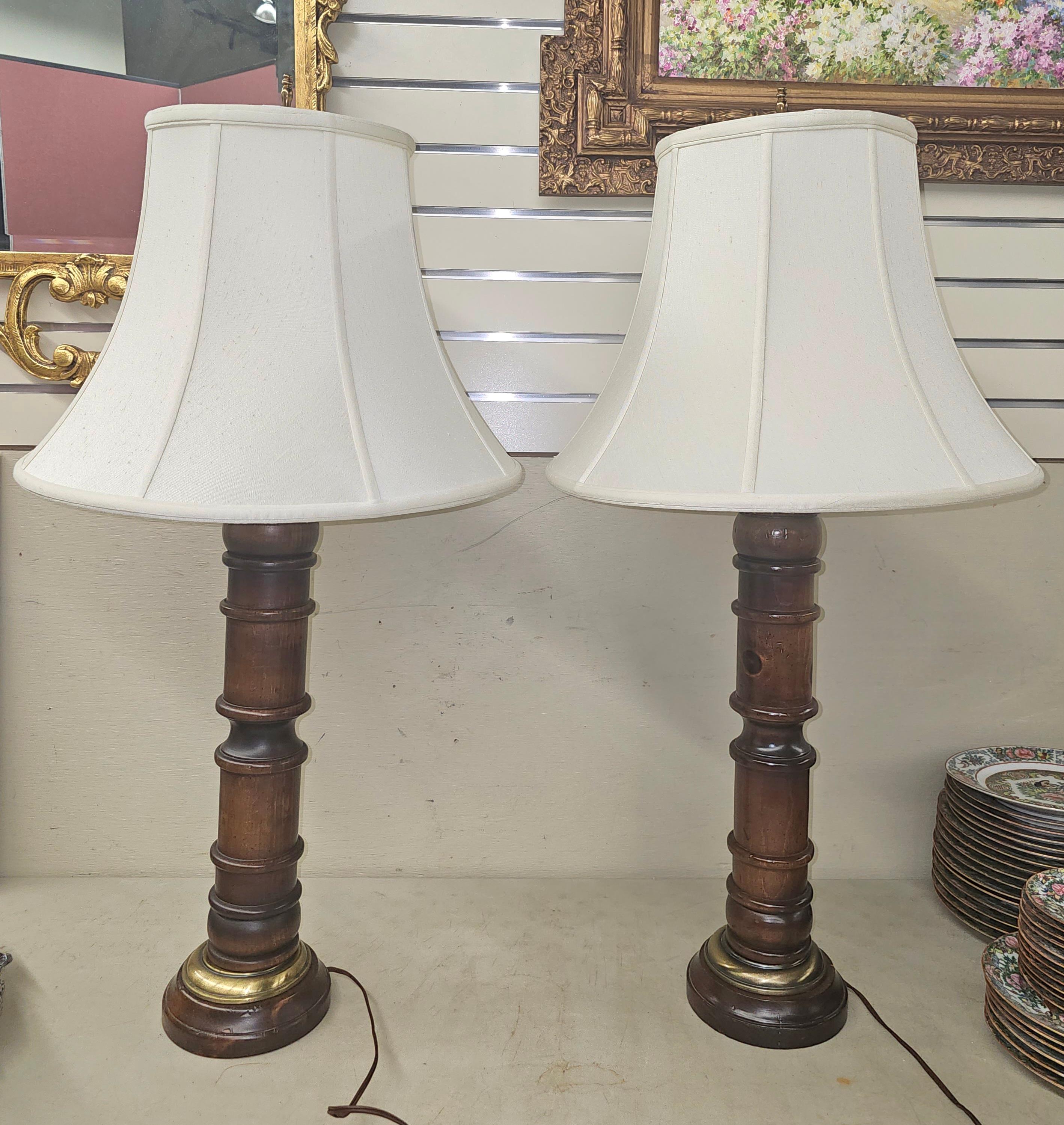 20th Century Pair Of Antiqued Pine Wood and Brass Column-Form Table Lamps For Sale