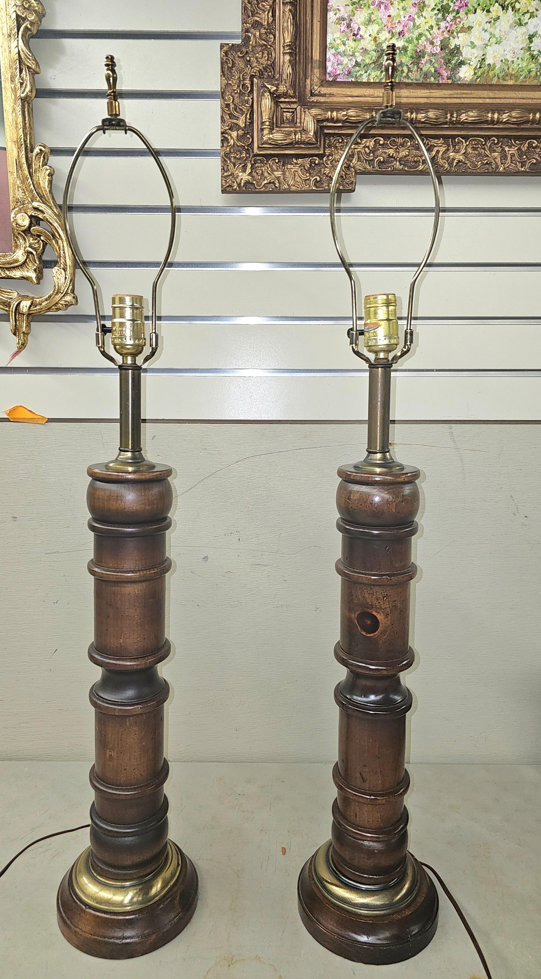 Pair Of Antiqued Pine Wood and Brass Column-Form Table Lamps For Sale 2