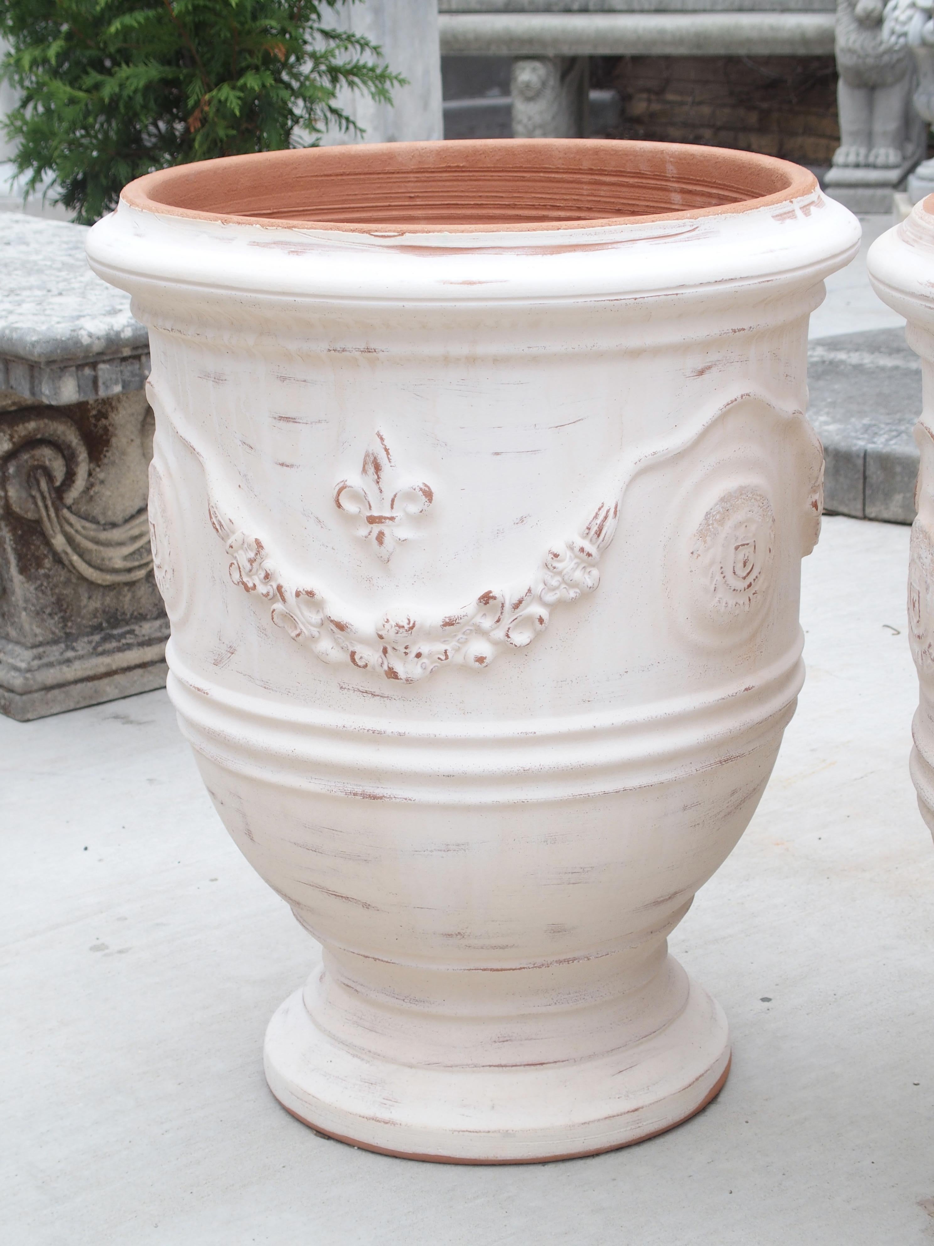 Pair of Antiqued White Fleur-de-Lys Anduze Pots from France In Good Condition In Dallas, TX