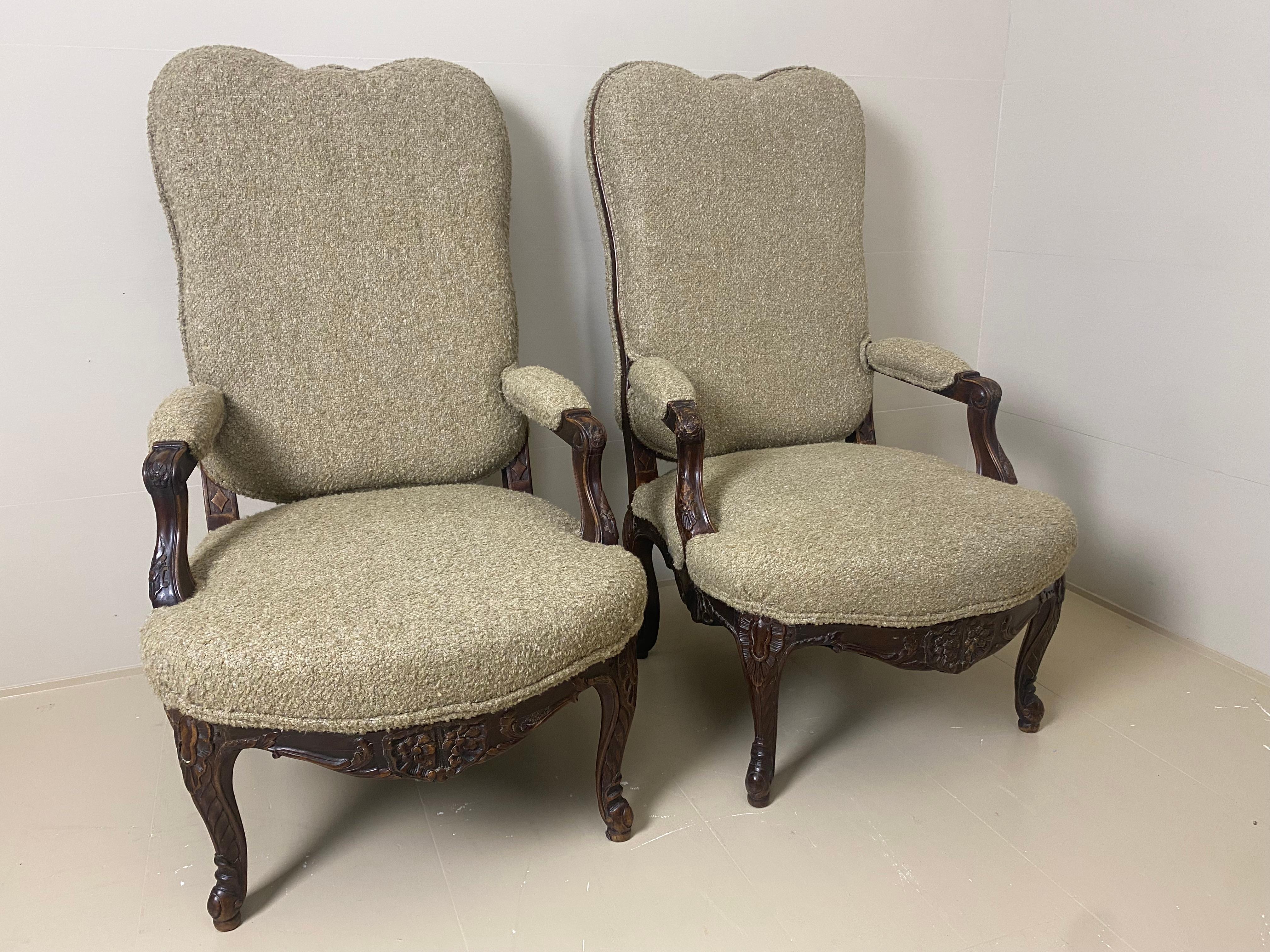 Elegant pair of armchairs from Barcelona, Spain,
made in a rustic, dark fruitwood,
elegant round back of the chair,
fully restored and newly upholstered with a green-beige wool-cotton fabric
very comfortable seating, nice to make the combination