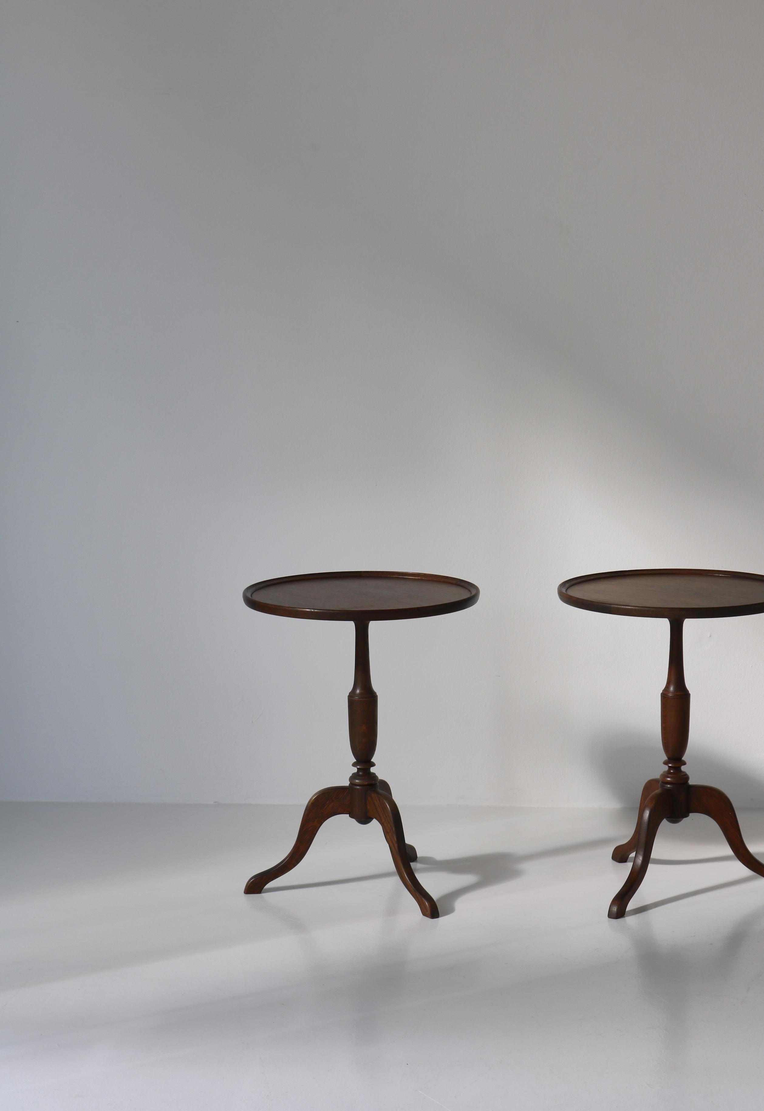 Scandinavian Modern Pair of Anton Kildeberg Side Tables in Dark Stained Oak, Denmark, 1950s For Sale