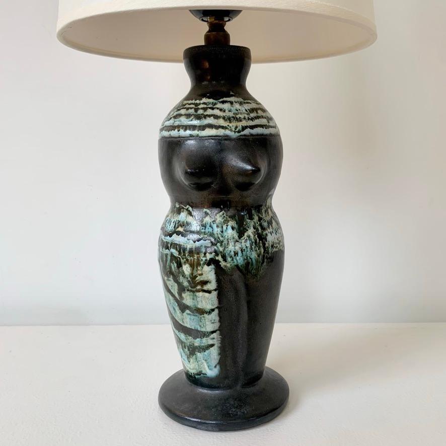 Paar antropomorphe keramische Tischlampen, um 1950, Frankreich. im Angebot 3