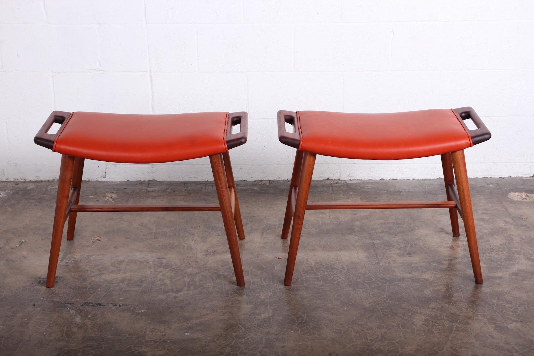 Pair of AP-30 Piano Stools by Hans Wegner For Sale 1