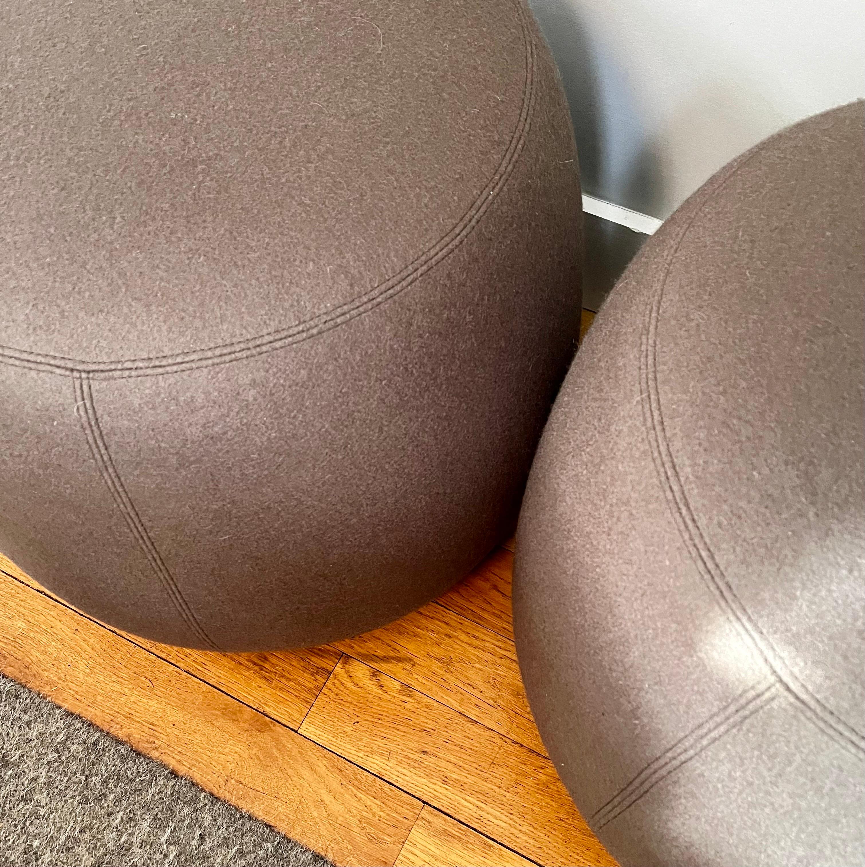 Paire d'Ottomans de Bernhardt Design, 2011 Bon état - En vente à Philadelphia, PA