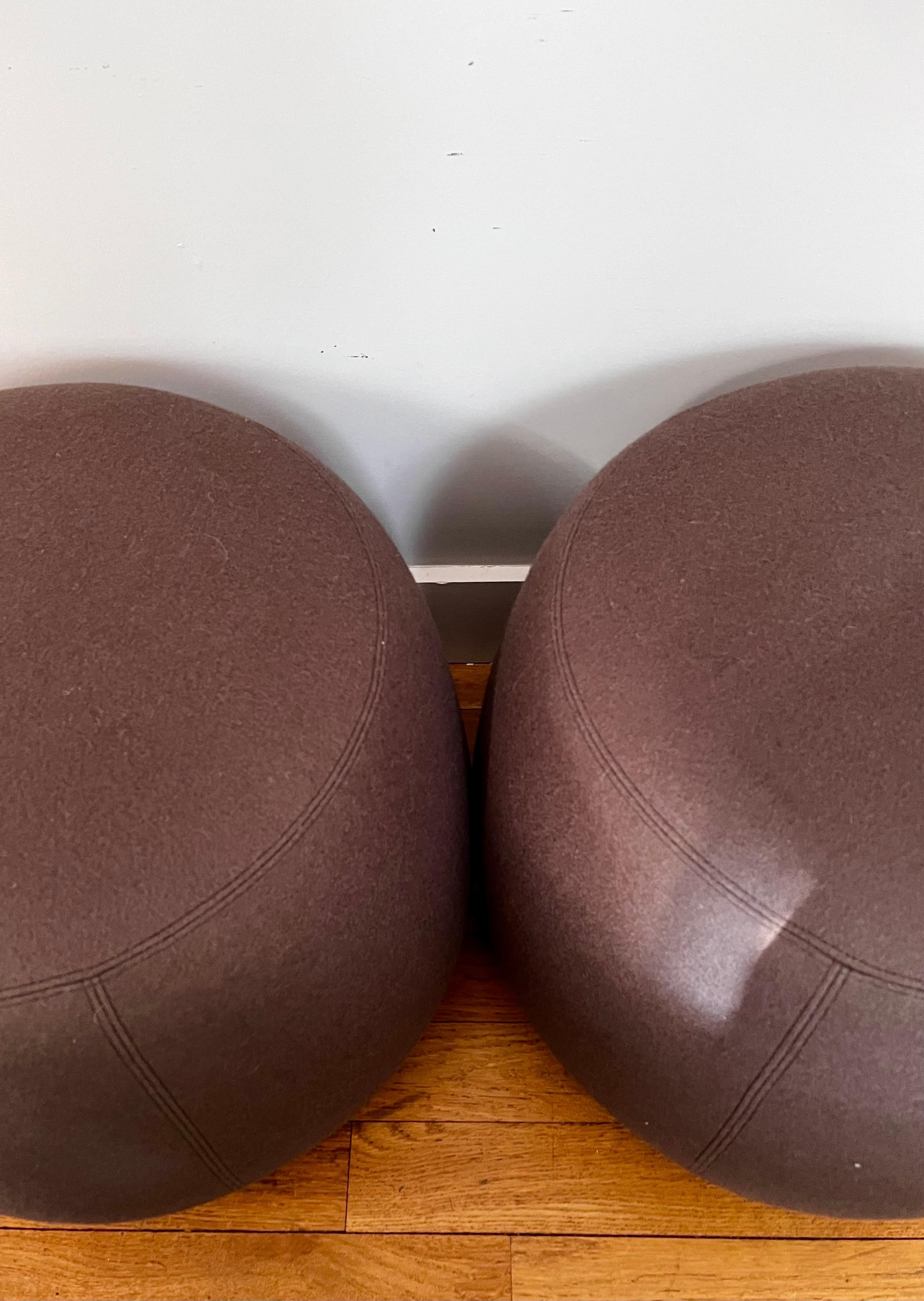 XXIe siècle et contemporain Paire d'Ottomans de Bernhardt Design, 2011 en vente