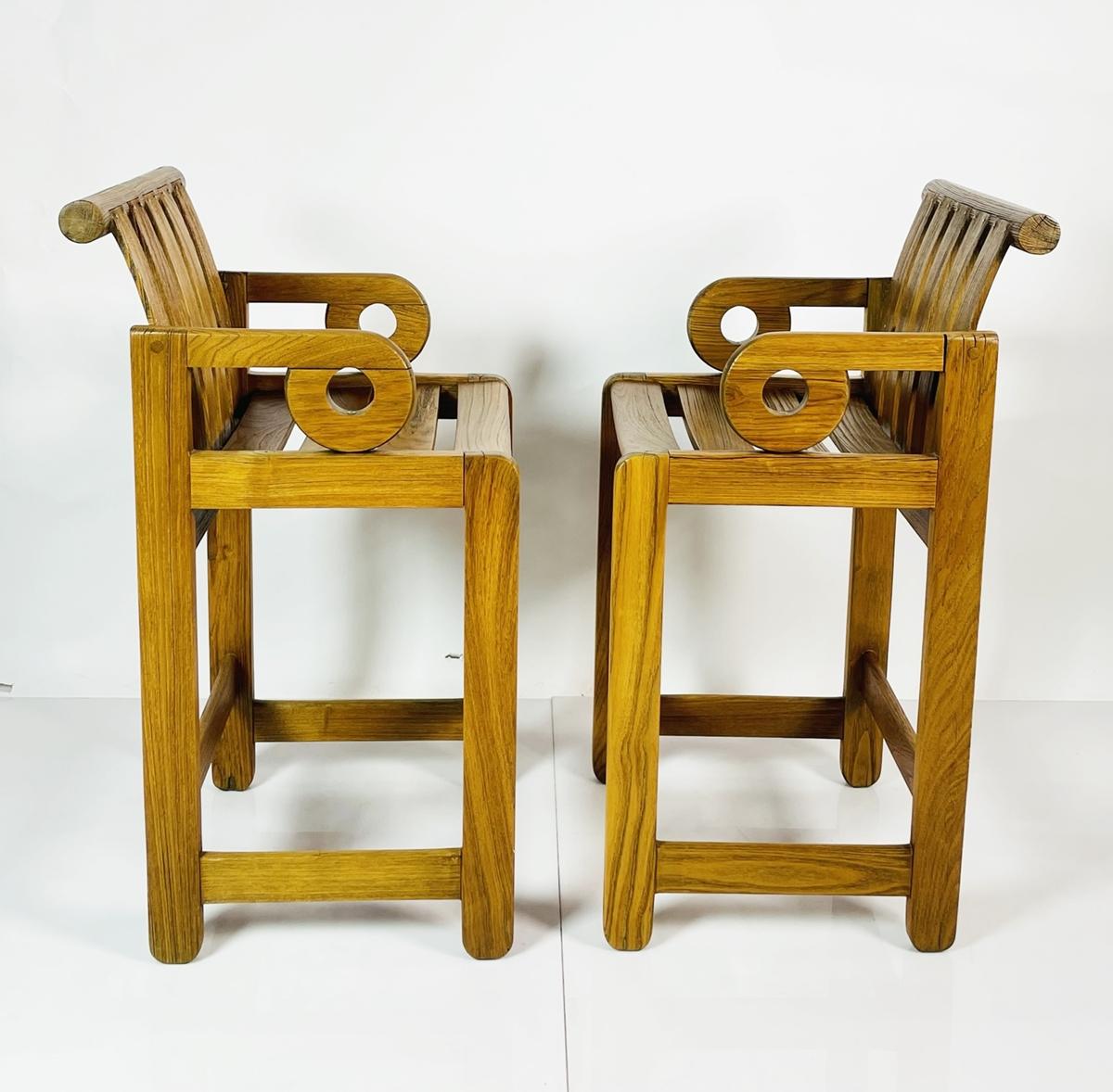 Ein Paar Apertura-Barhocker von Kipp Stewart für Summit Furniture im Zustand „Gut“ im Angebot in Los Angeles, CA