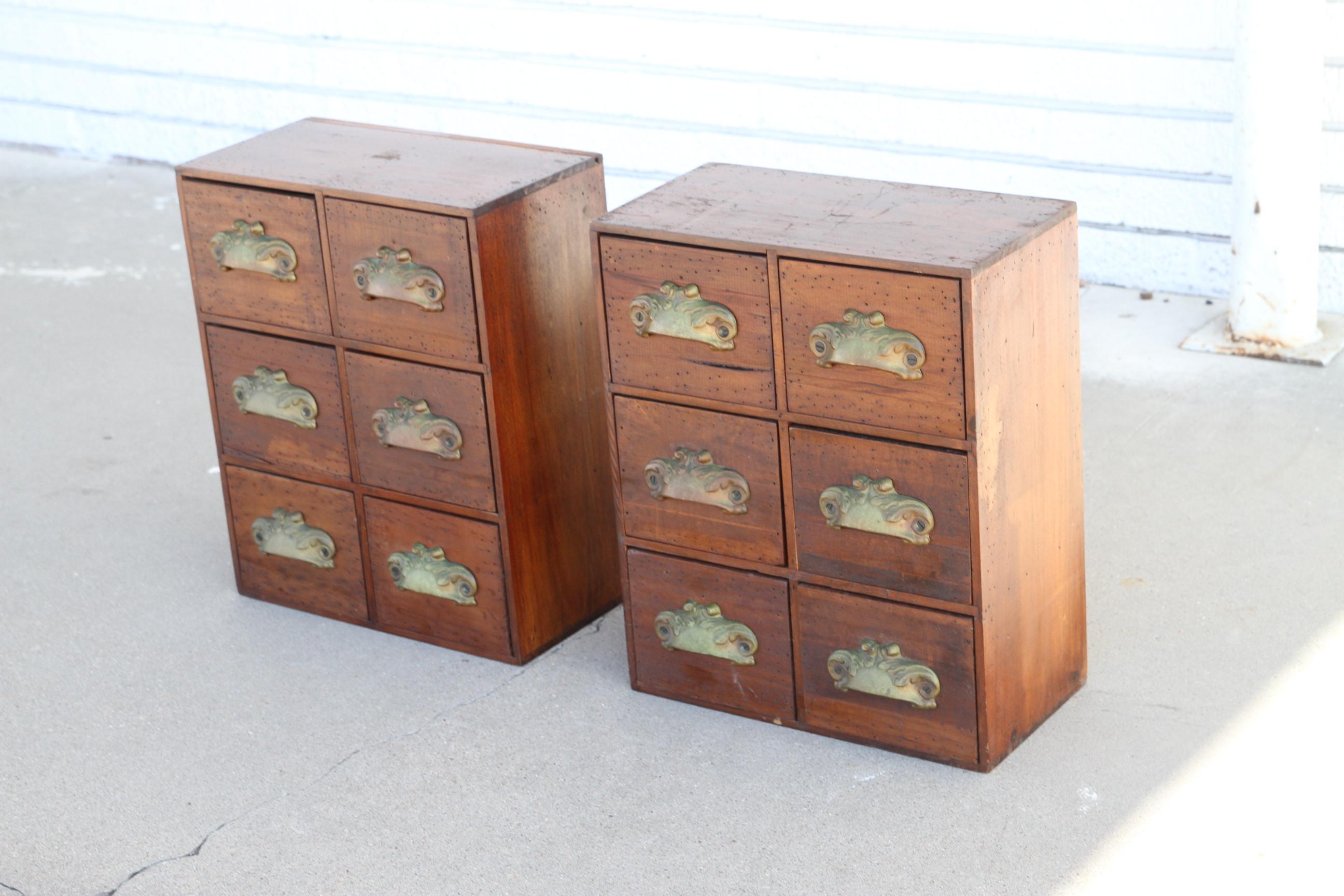 Pair of Apothecary Chest with Kenrick Pulls In Good Condition For Sale In Pasadena, TX