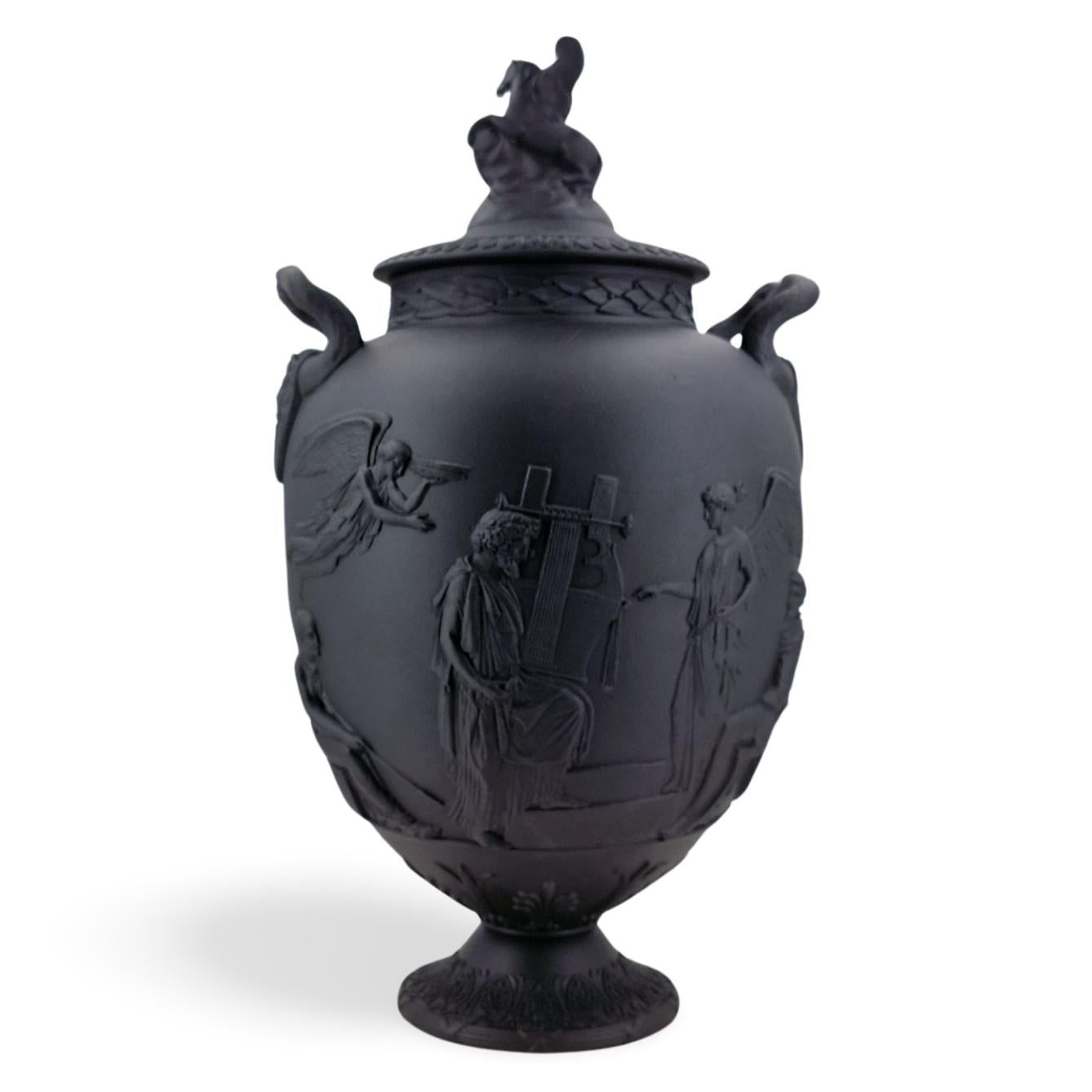 Coppia di vasi Apoteosi in basalto nero, Wedgwood, circa 1880 in vendita 3