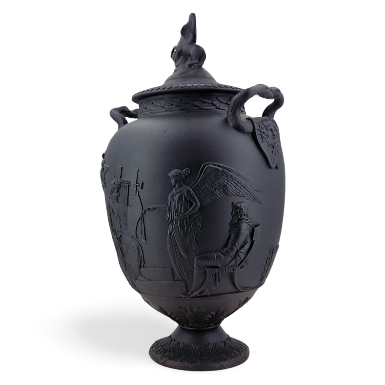 Coppia di vasi Apoteosi in basalto nero, Wedgwood, circa 1880 in vendita 4