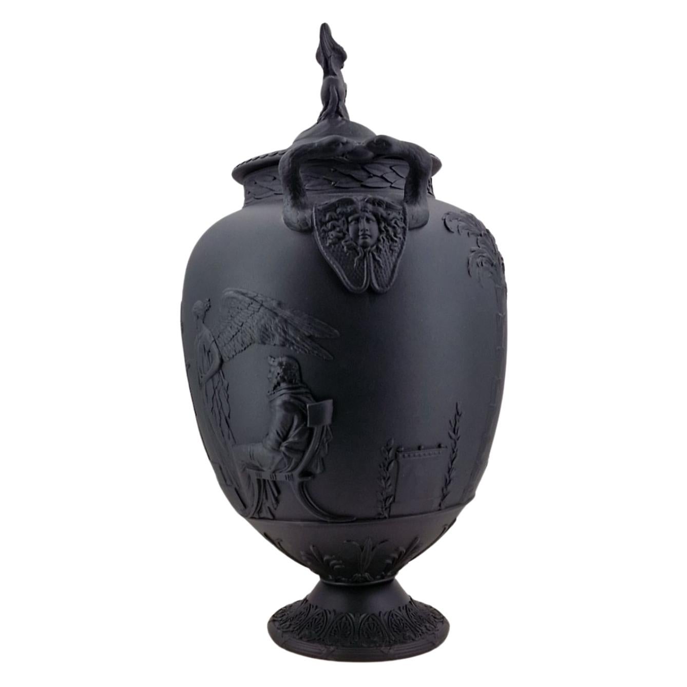 Coppia di vasi Apoteosi in basalto nero, Wedgwood, circa 1880 in vendita 5