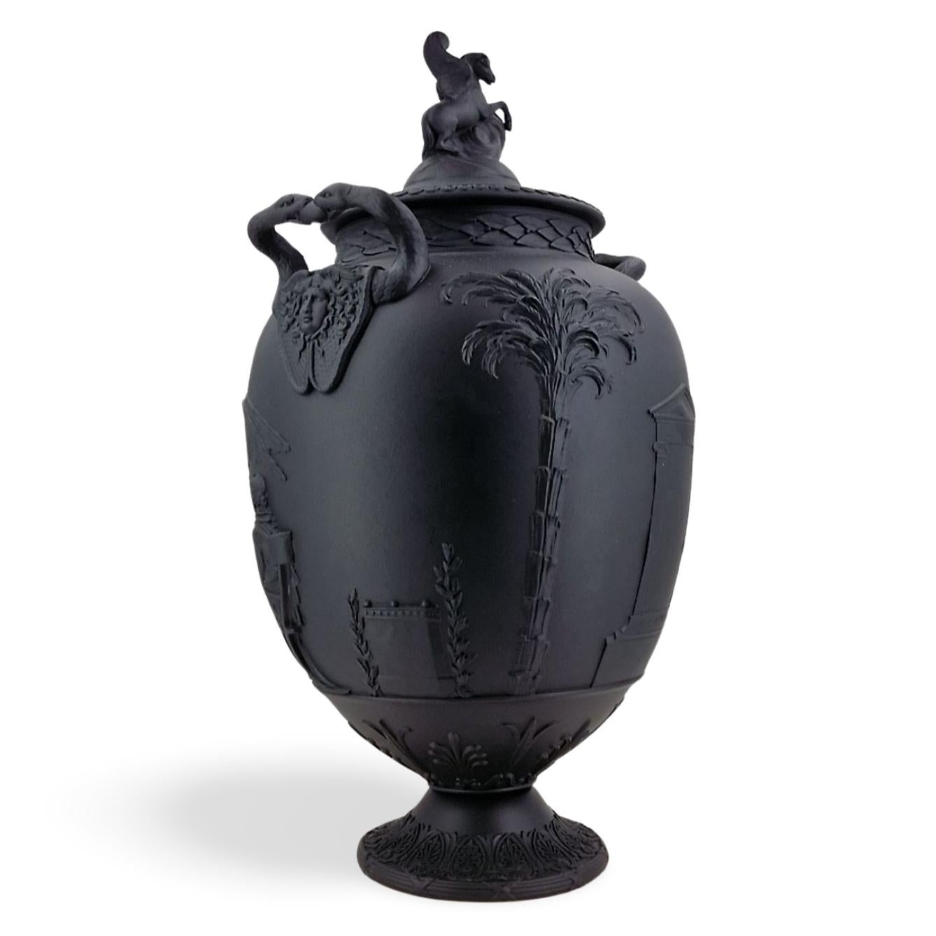 Coppia di vasi Apoteosi in basalto nero, Wedgwood, circa 1880 in vendita 6