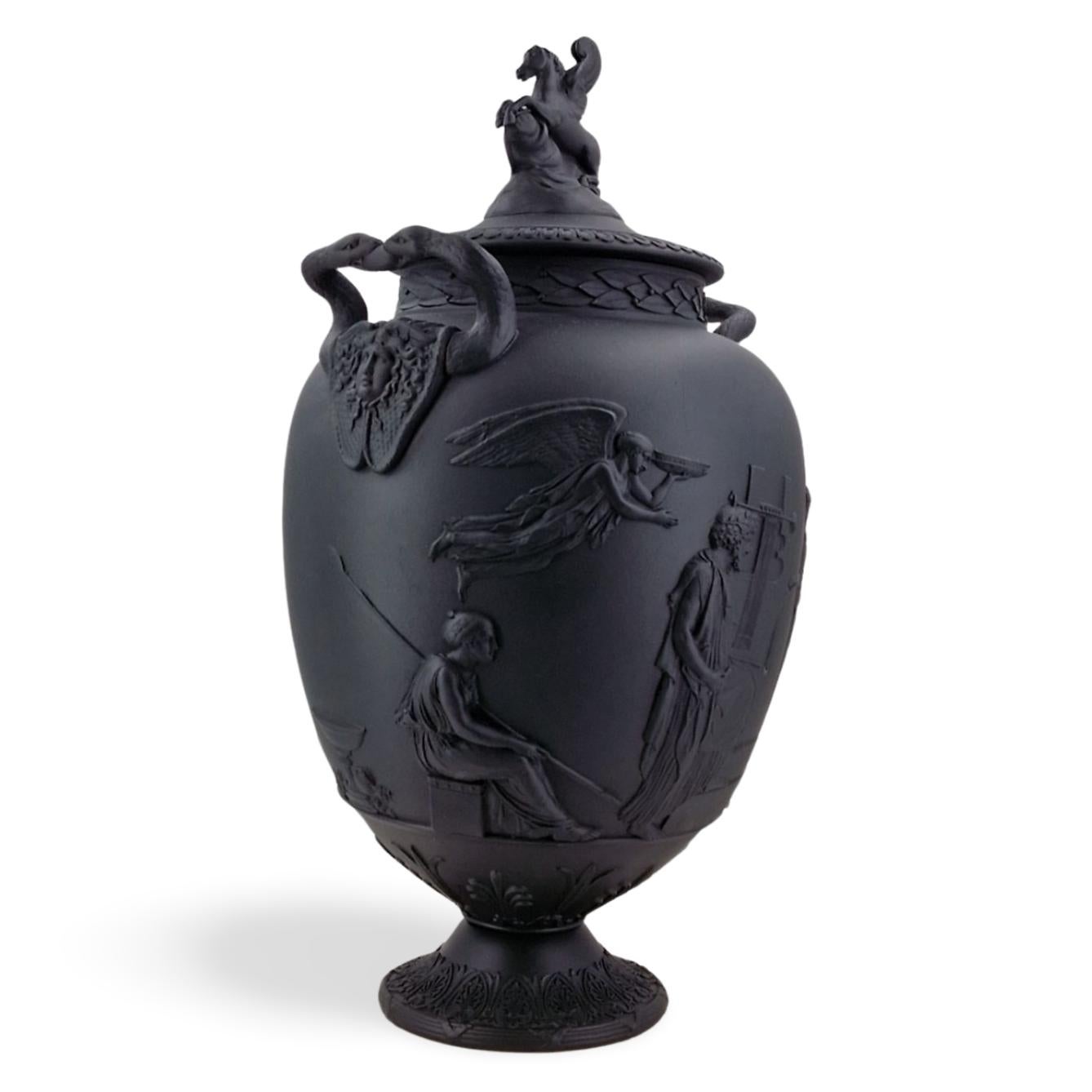 Coppia di vasi Apoteosi in basalto nero, Wedgwood, circa 1880 in vendita 10