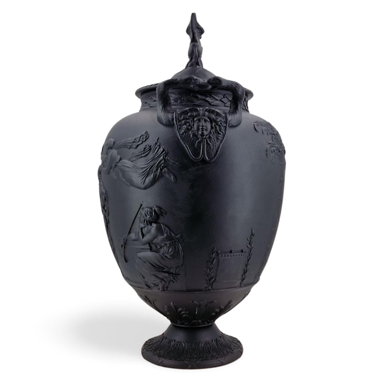 Inglese Coppia di vasi Apoteosi in basalto nero, Wedgwood, circa 1880 in vendita