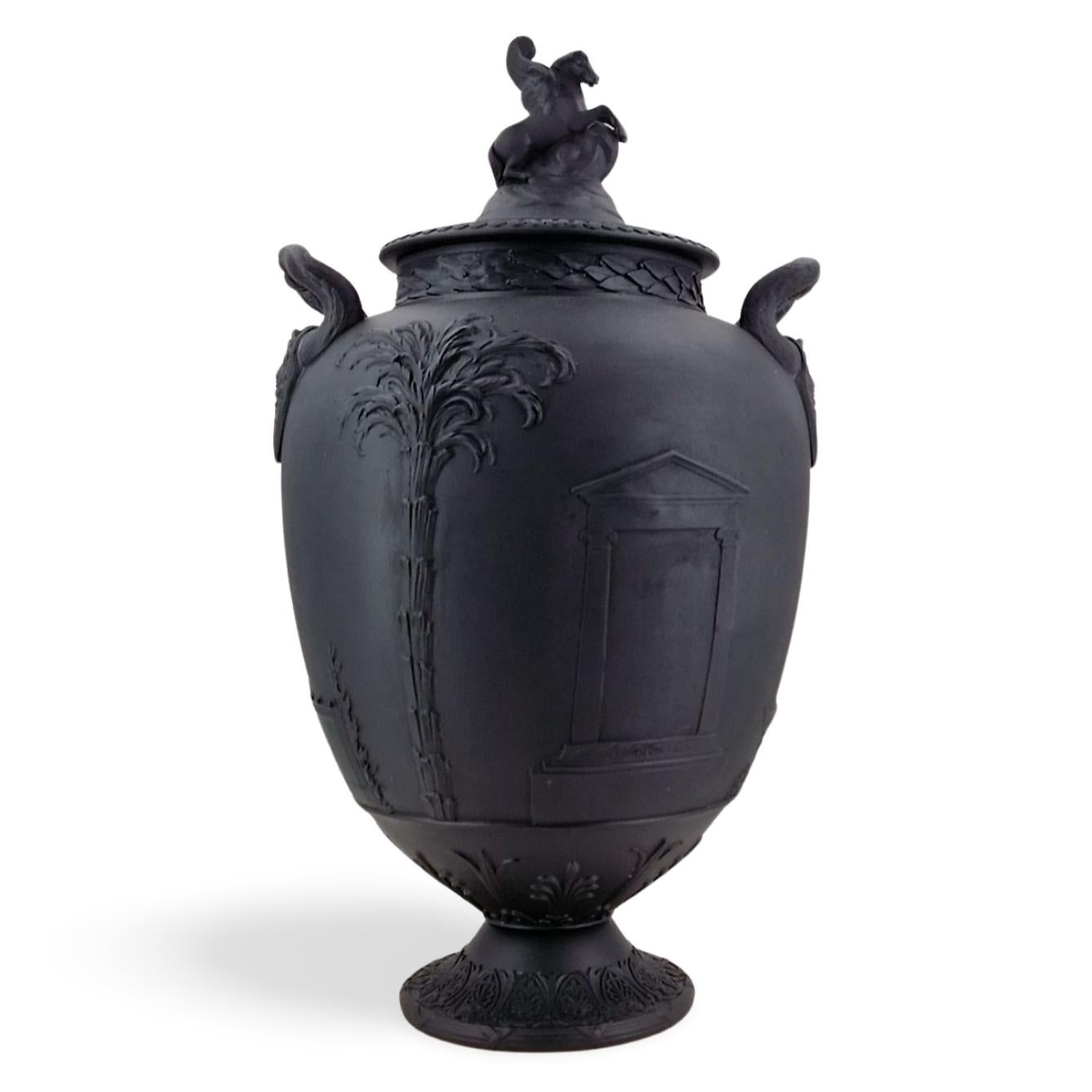 Coppia di vasi Apoteosi in basalto nero, Wedgwood, circa 1880 In condizioni buone in vendita a Melbourne, Victoria