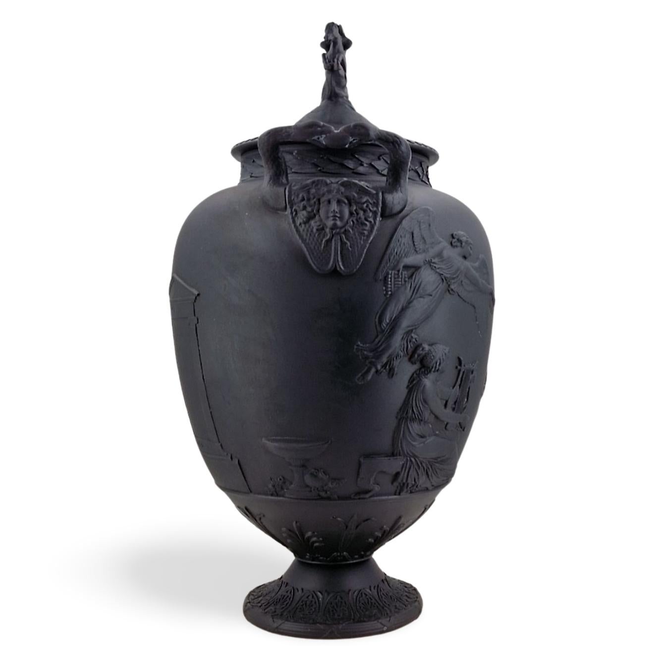 Grès porcellanato Coppia di vasi Apoteosi in basalto nero, Wedgwood, circa 1880 in vendita
