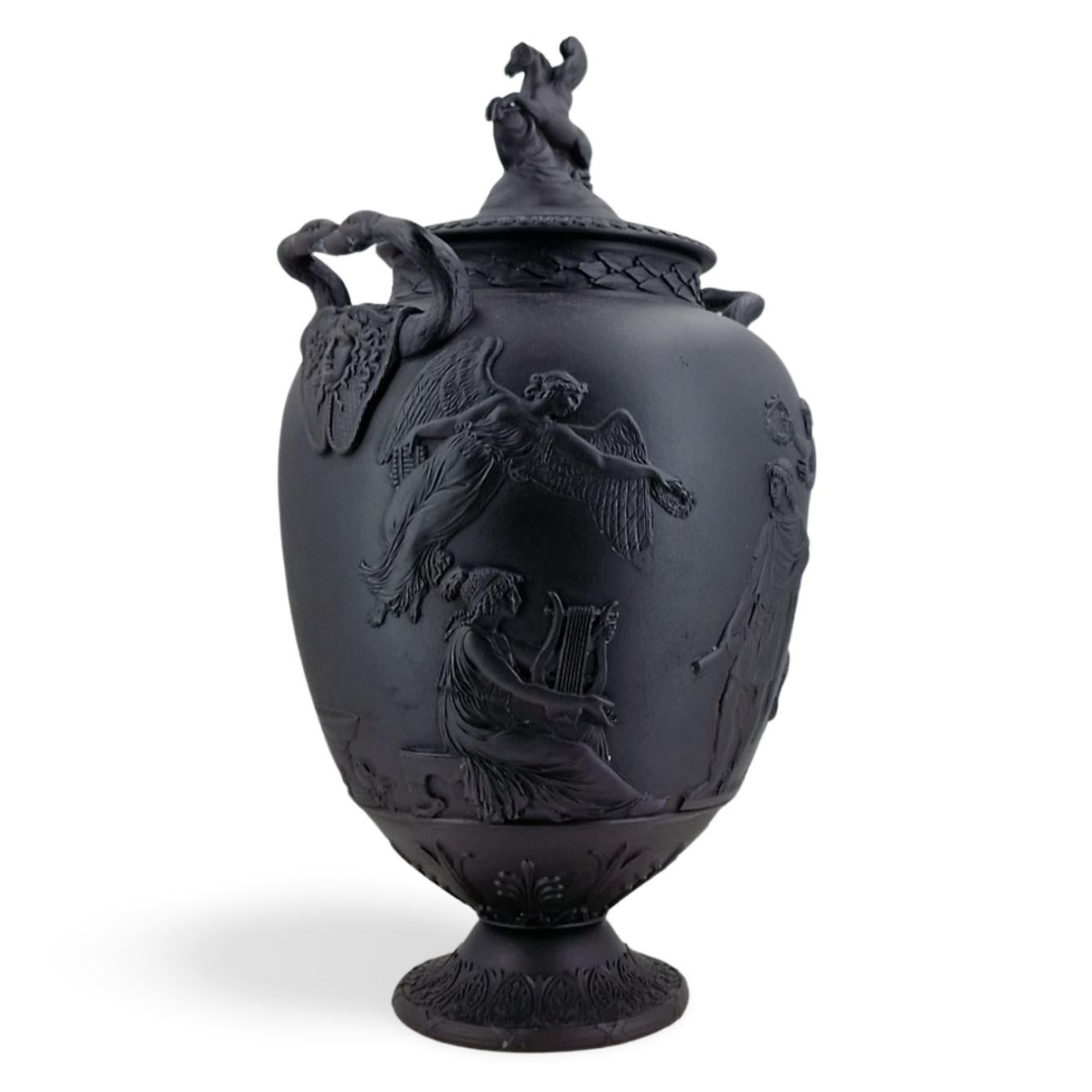 Coppia di vasi Apoteosi in basalto nero, Wedgwood, circa 1880 in vendita 1