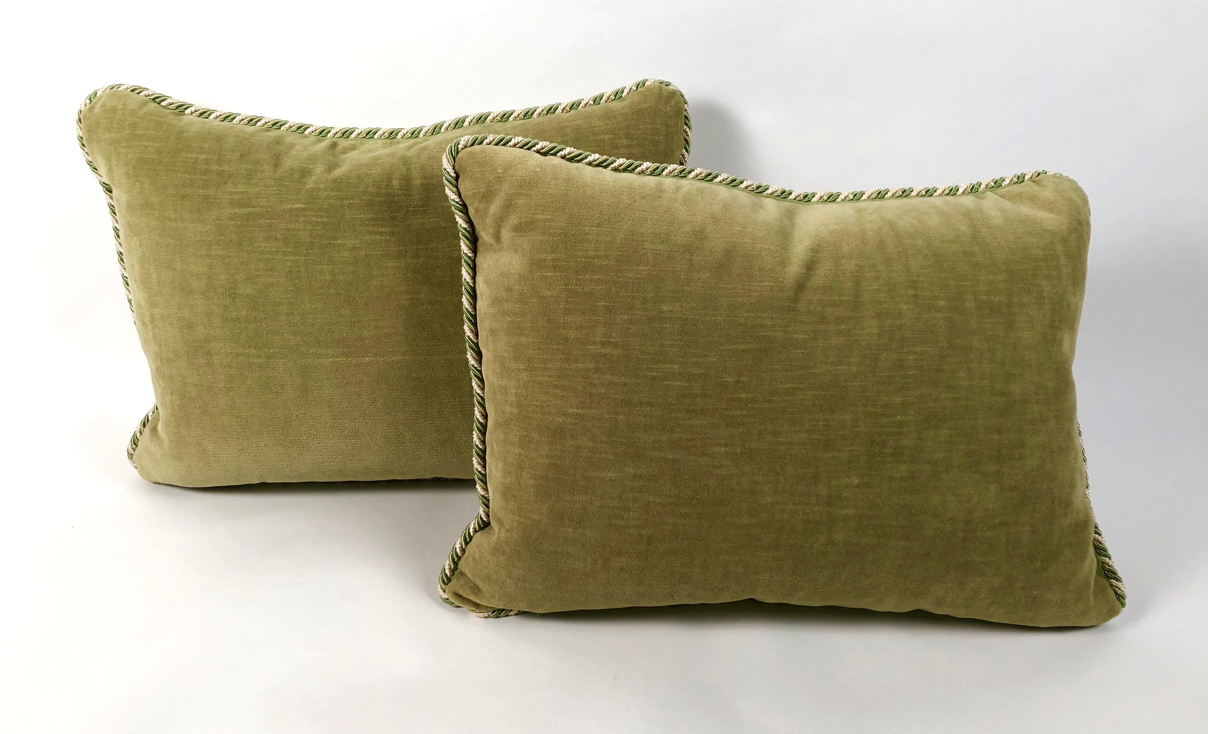 Pair of Apple Green and White  Fortuny Pillows in  the Tapa Pattern In Excellent Condition In Essex, MA