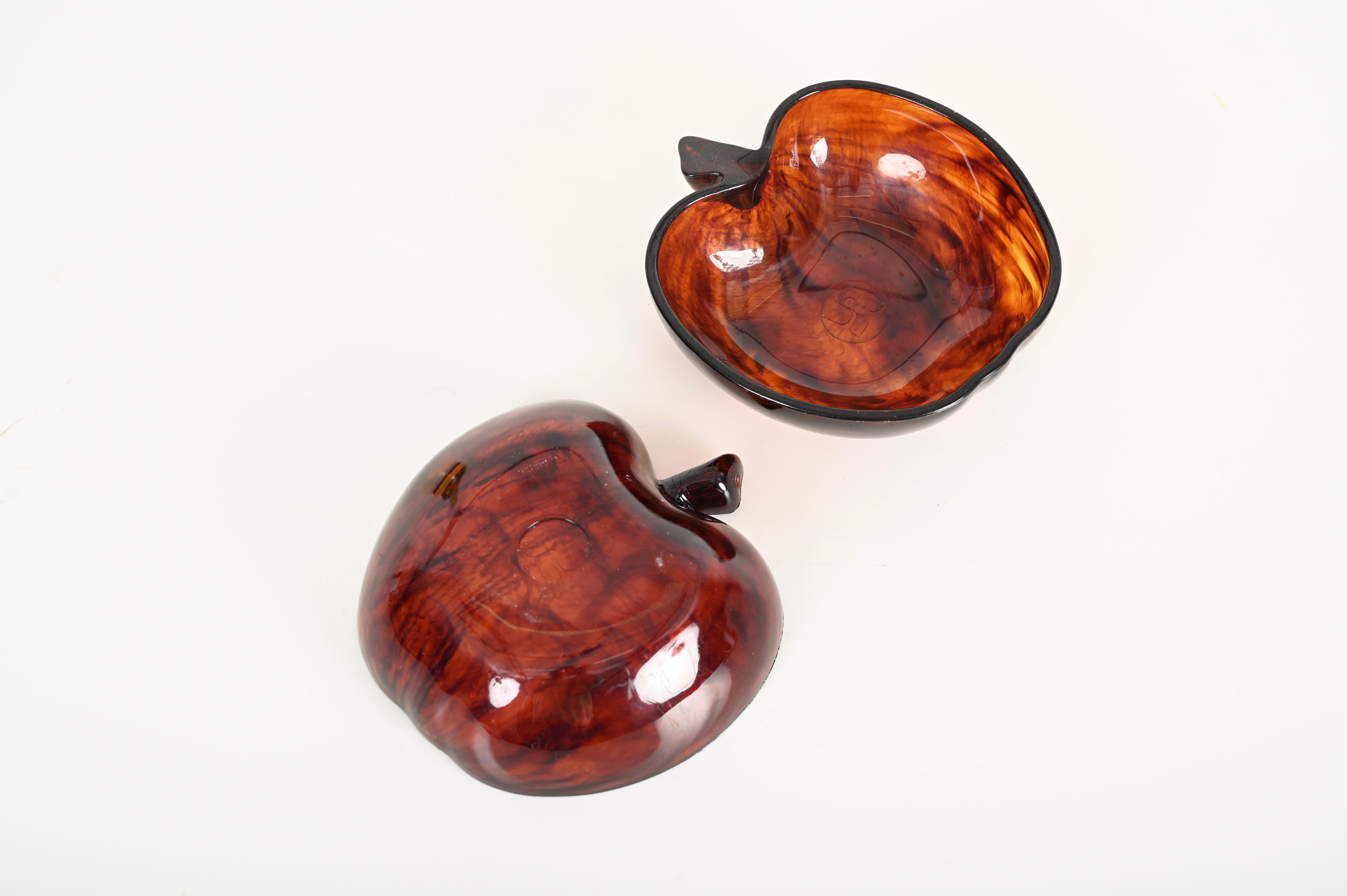 Pareja de cuencos Vide Poche en forma de manzana en lucita efecto carey, Italia 1970 en venta 4