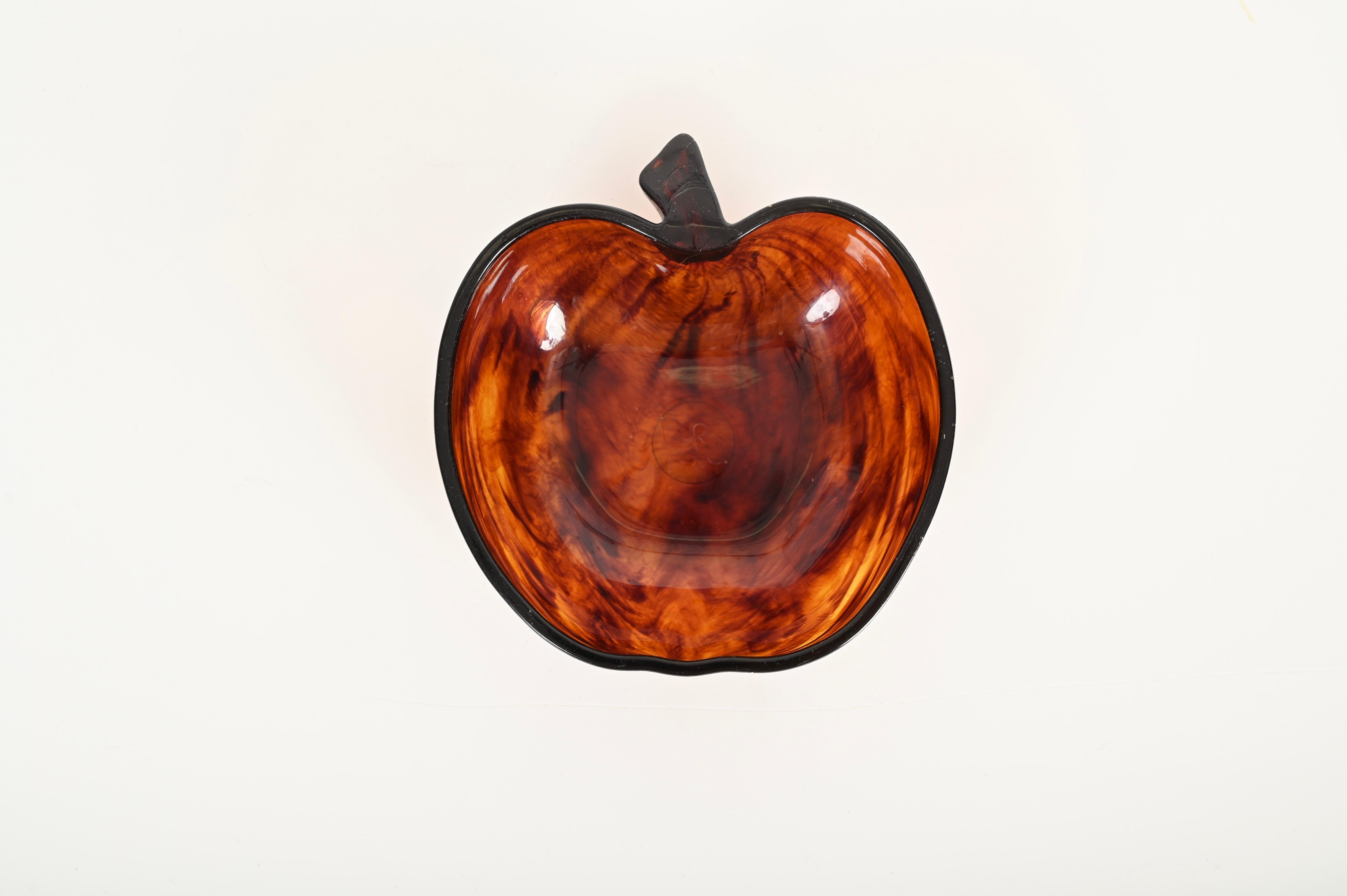 Pareja de cuencos Vide Poche en forma de manzana en lucita efecto carey, Italia 1970 Moderno de mediados de siglo en venta