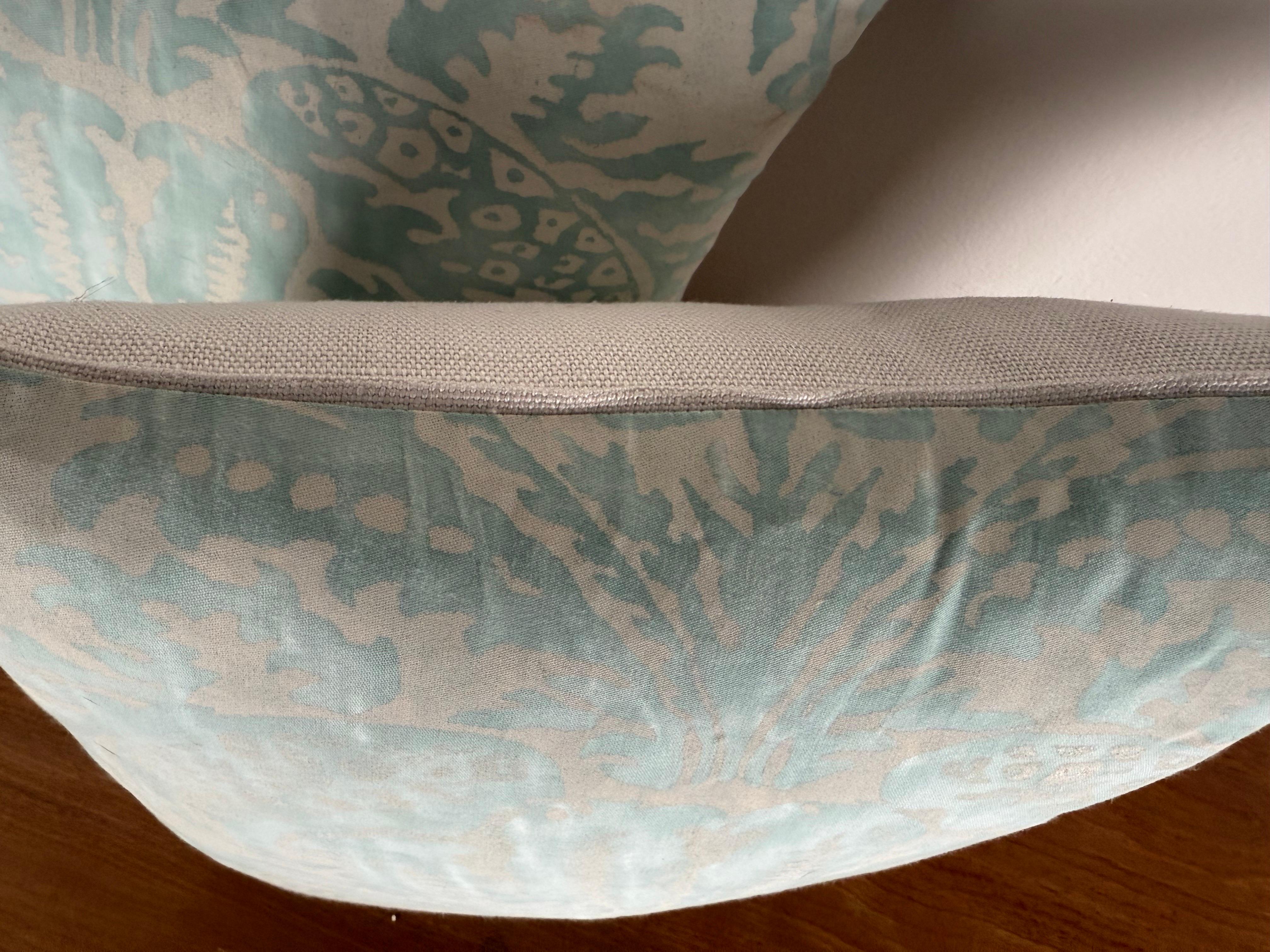 italien Paire de coussins en lin de style Fortuny en vente