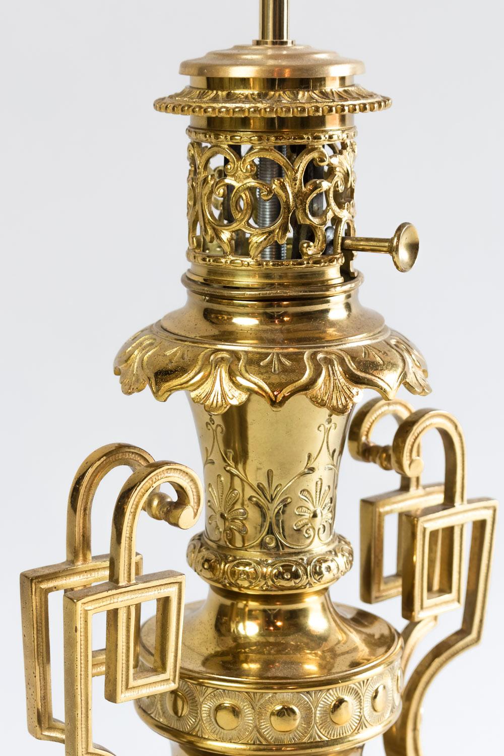Paar Lampen im arabischen Stil aus vergoldetem Messing und Bronze:: 19 (Vergoldet) im Angebot