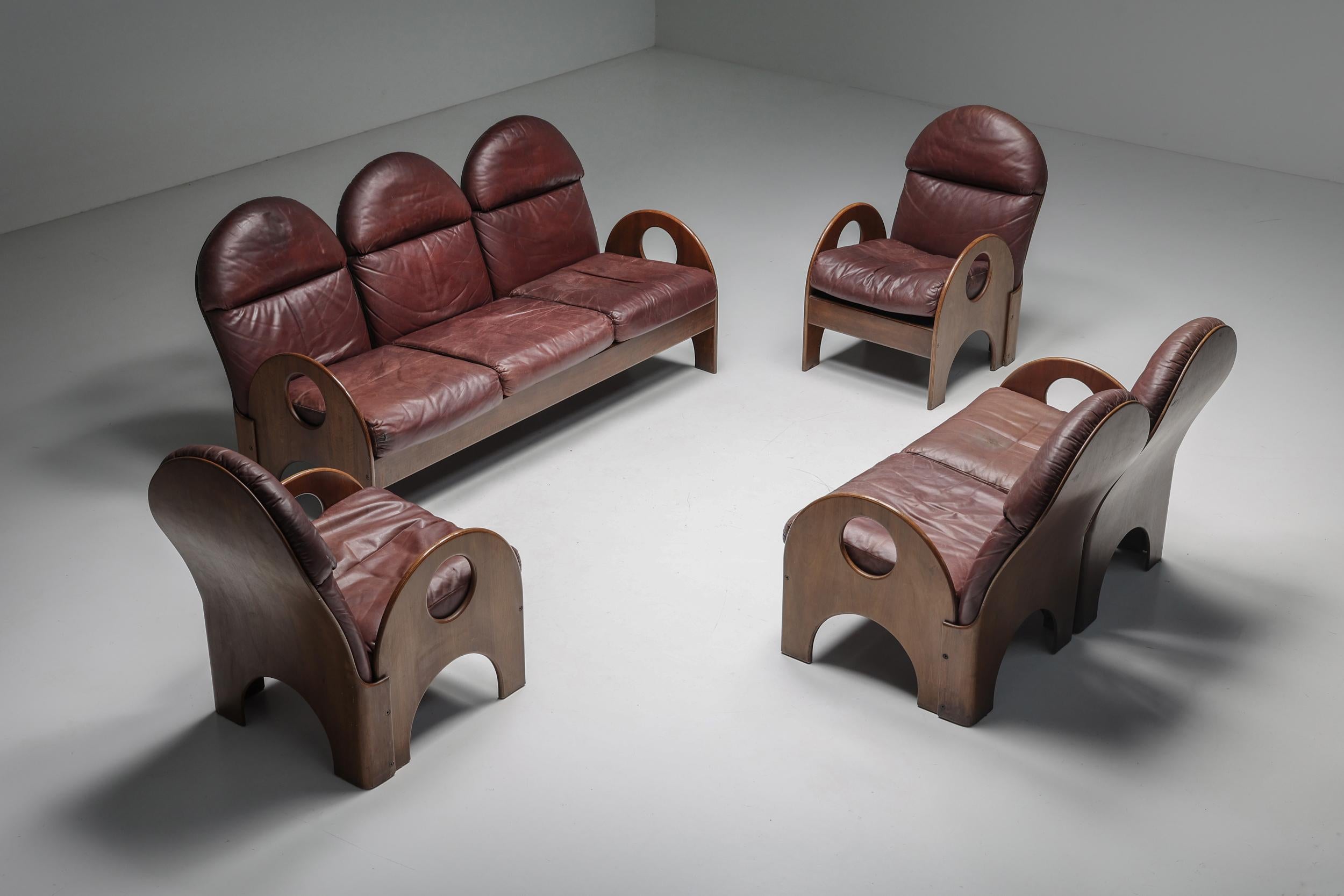 Pair of 'Arcata' Easy Chairs by Gae Aulenti, Walnut and Burgundy Leather, 1968 For Sale 7