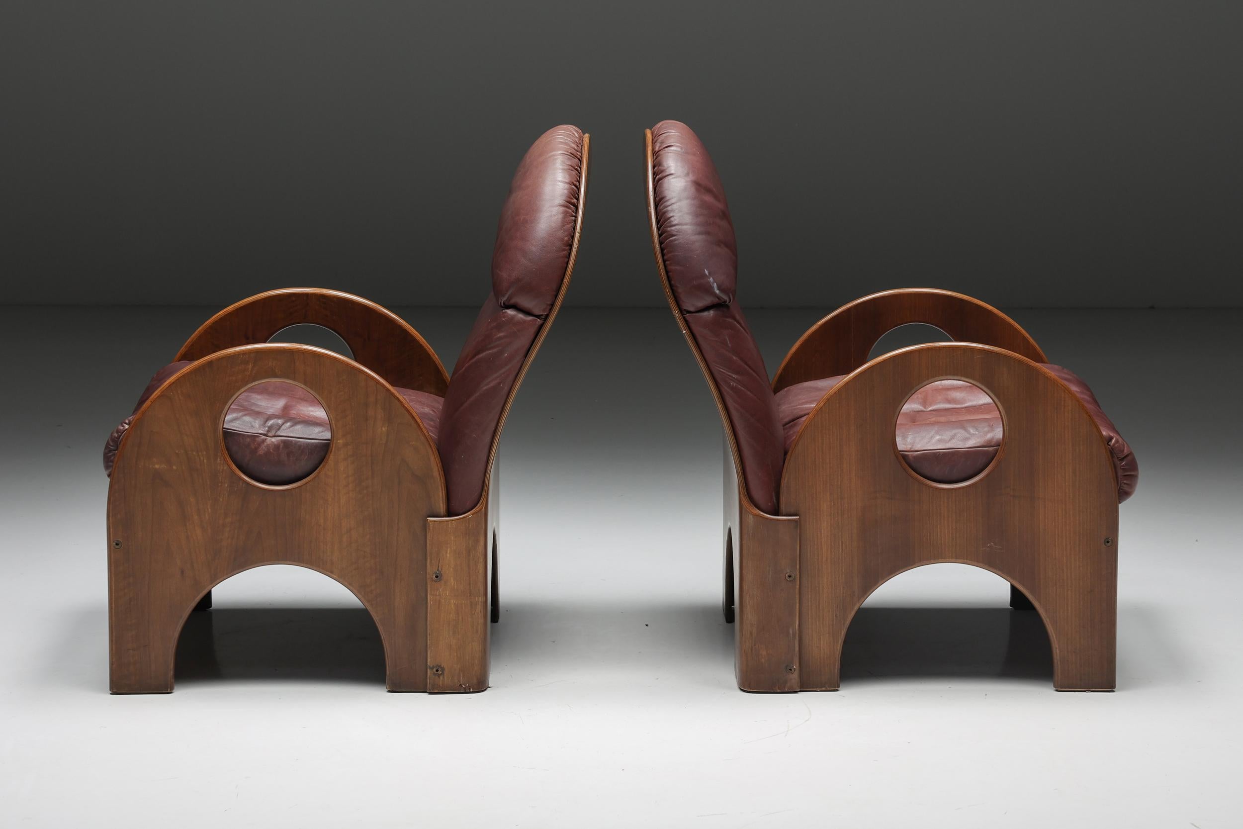Mid-Century Modern Paire de fauteuils 'Arcata' de Gae Aulenti, noyer et cuir bourgogne, 1968 en vente