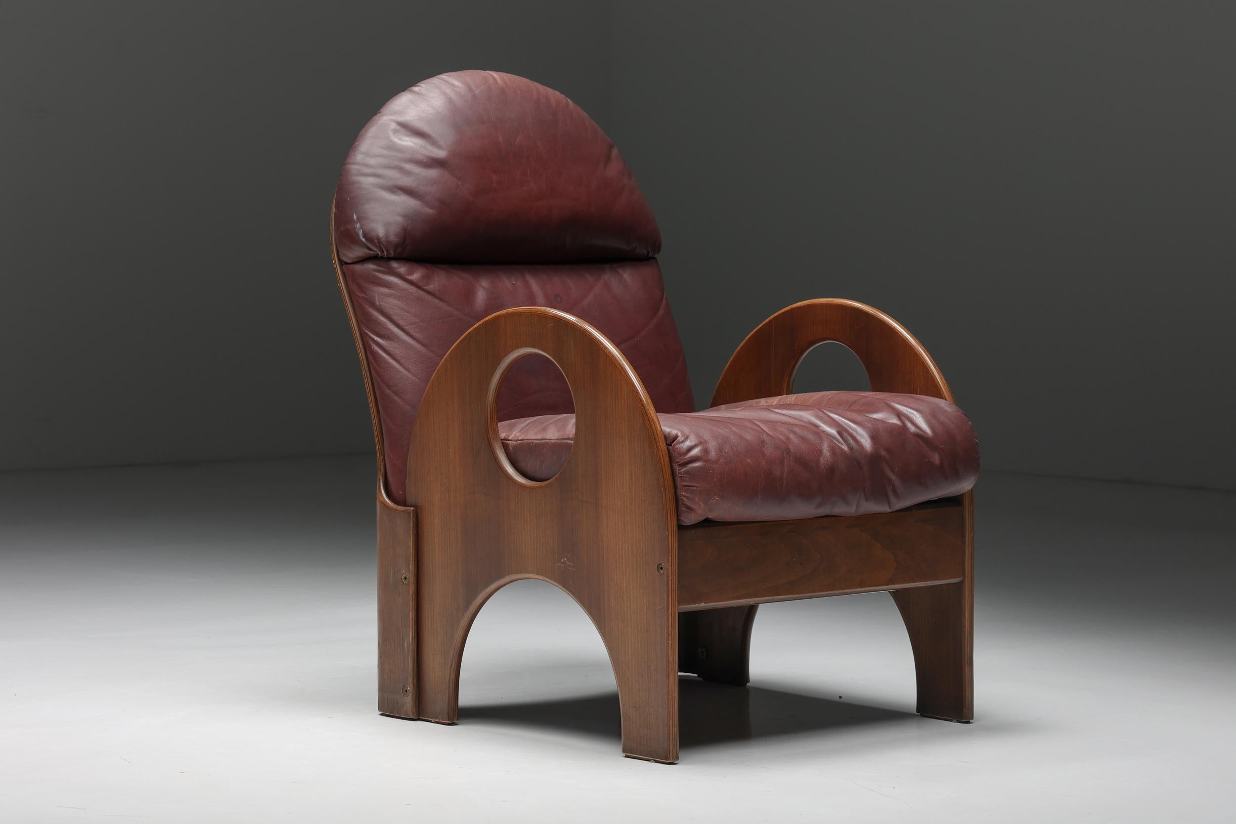 Italian Pair of 'Arcata' Easy Chairs by Gae Aulenti, Walnut and Burgundy Leather, 1968 For Sale