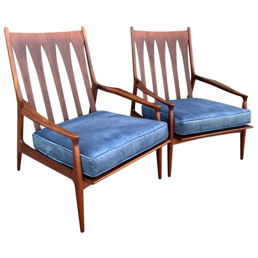Pair of Archie Lounge Chairs by Milo Baughman for Thayer Coggin