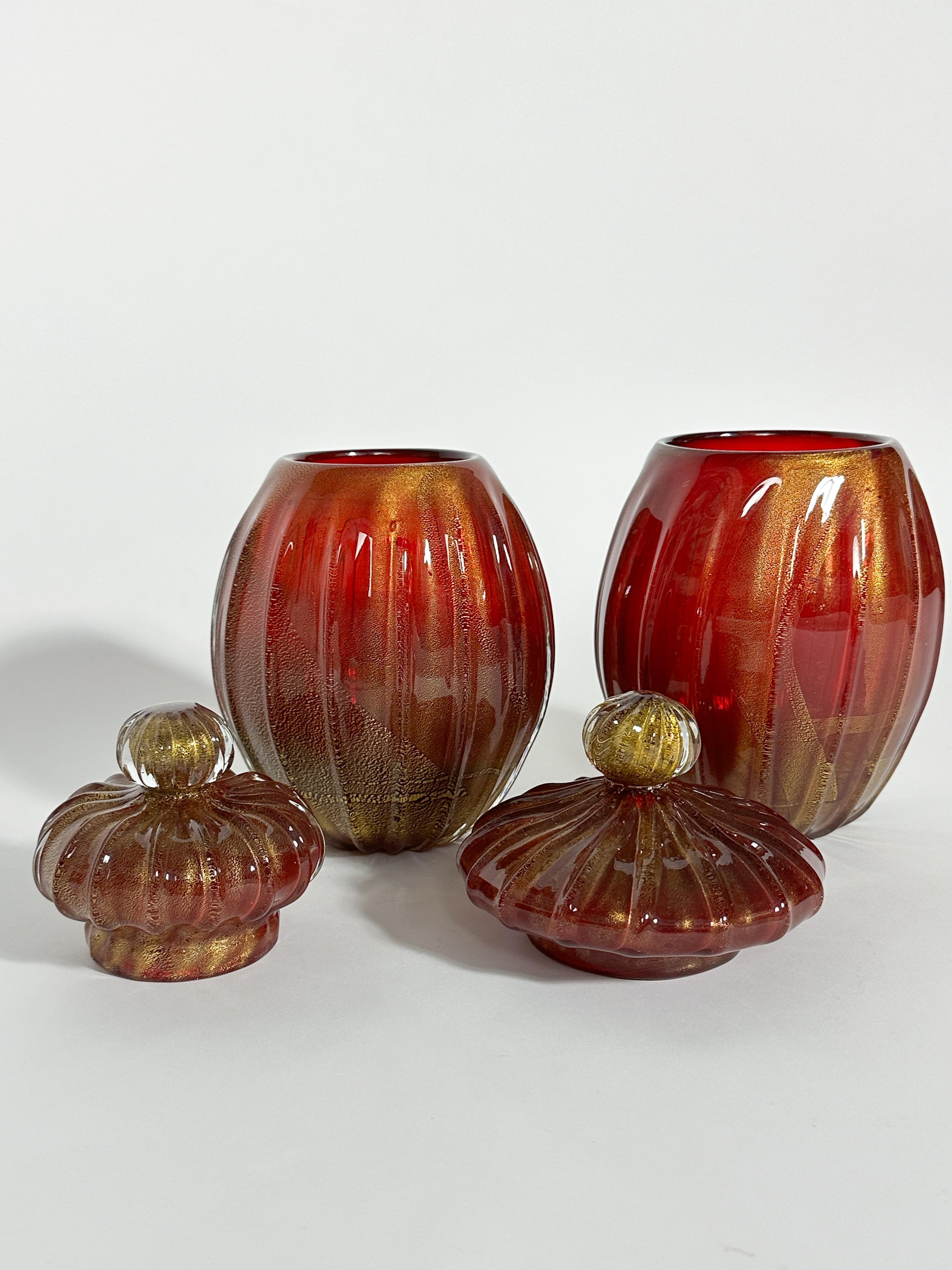 Mid-Century moderno Coppia di vasi in vetro di Murano Archimede Seguso Foglia d'oro 1960s in vendita