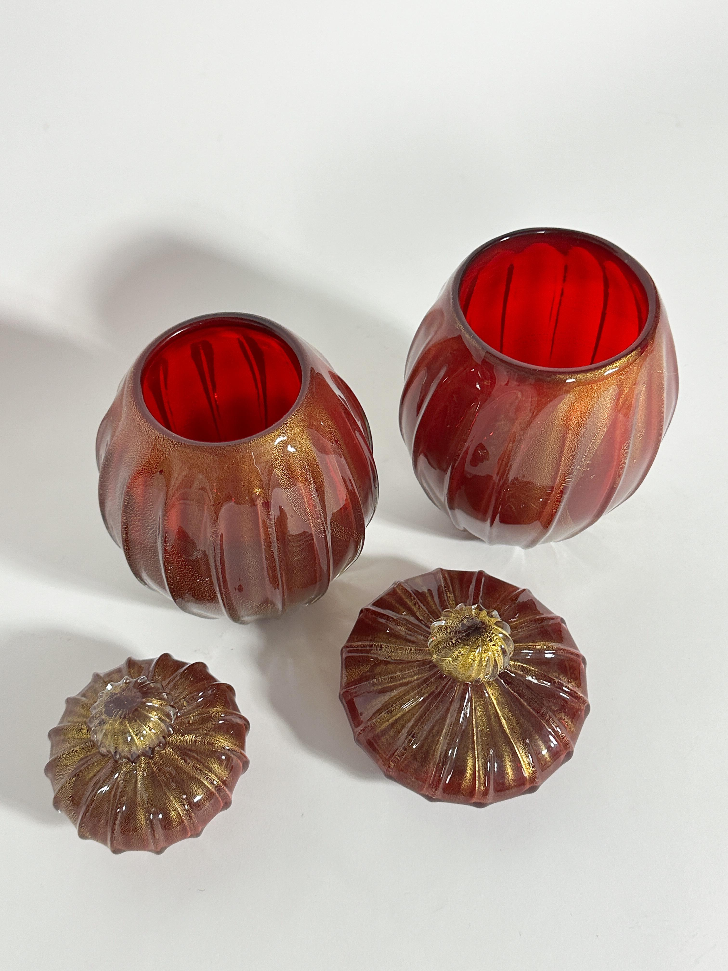 Italiano Coppia di vasi in vetro di Murano Archimede Seguso Foglia d'oro 1960s in vendita