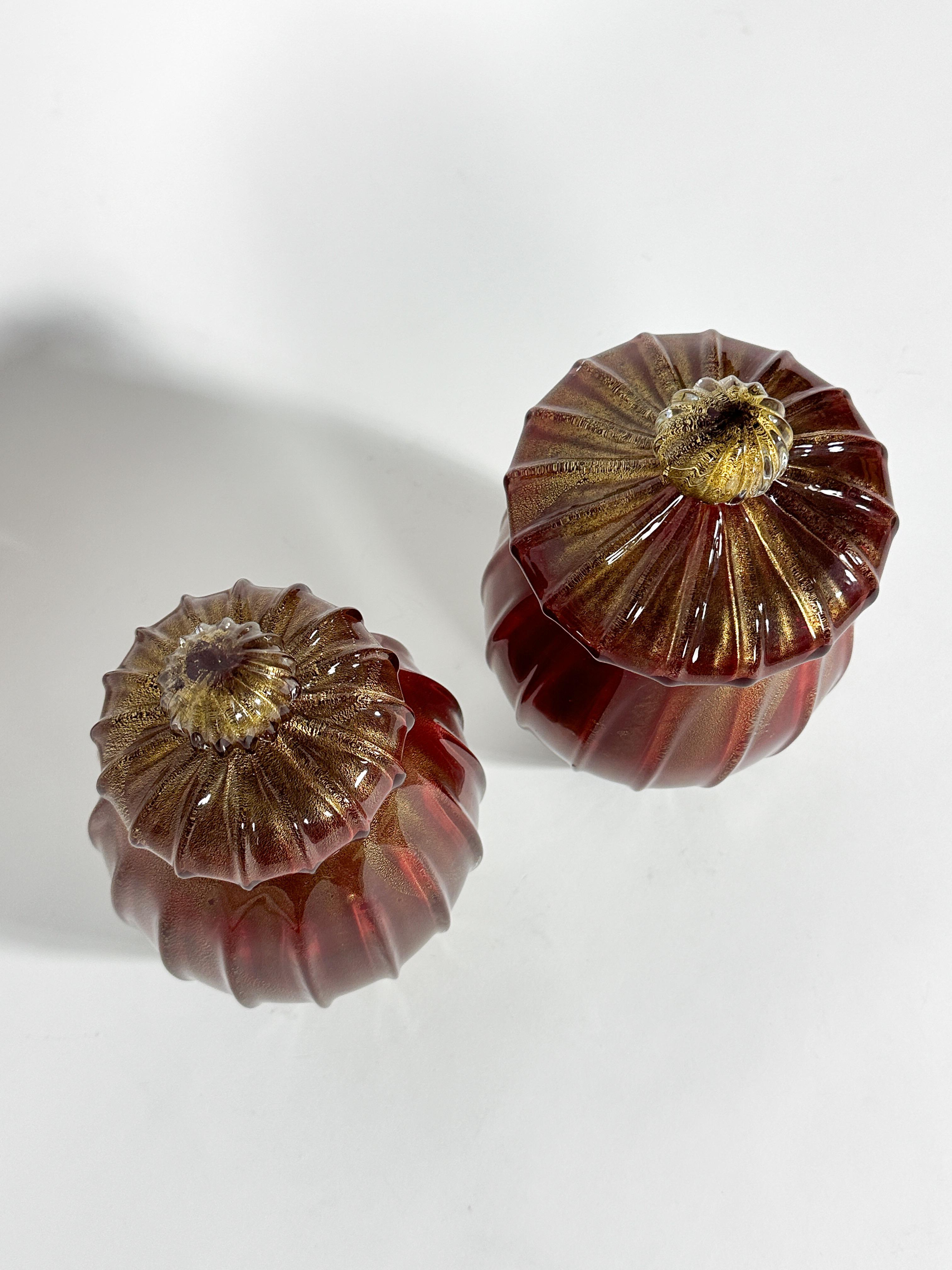 Fatto a mano Coppia di vasi in vetro di Murano Archimede Seguso Foglia d'oro 1960s in vendita