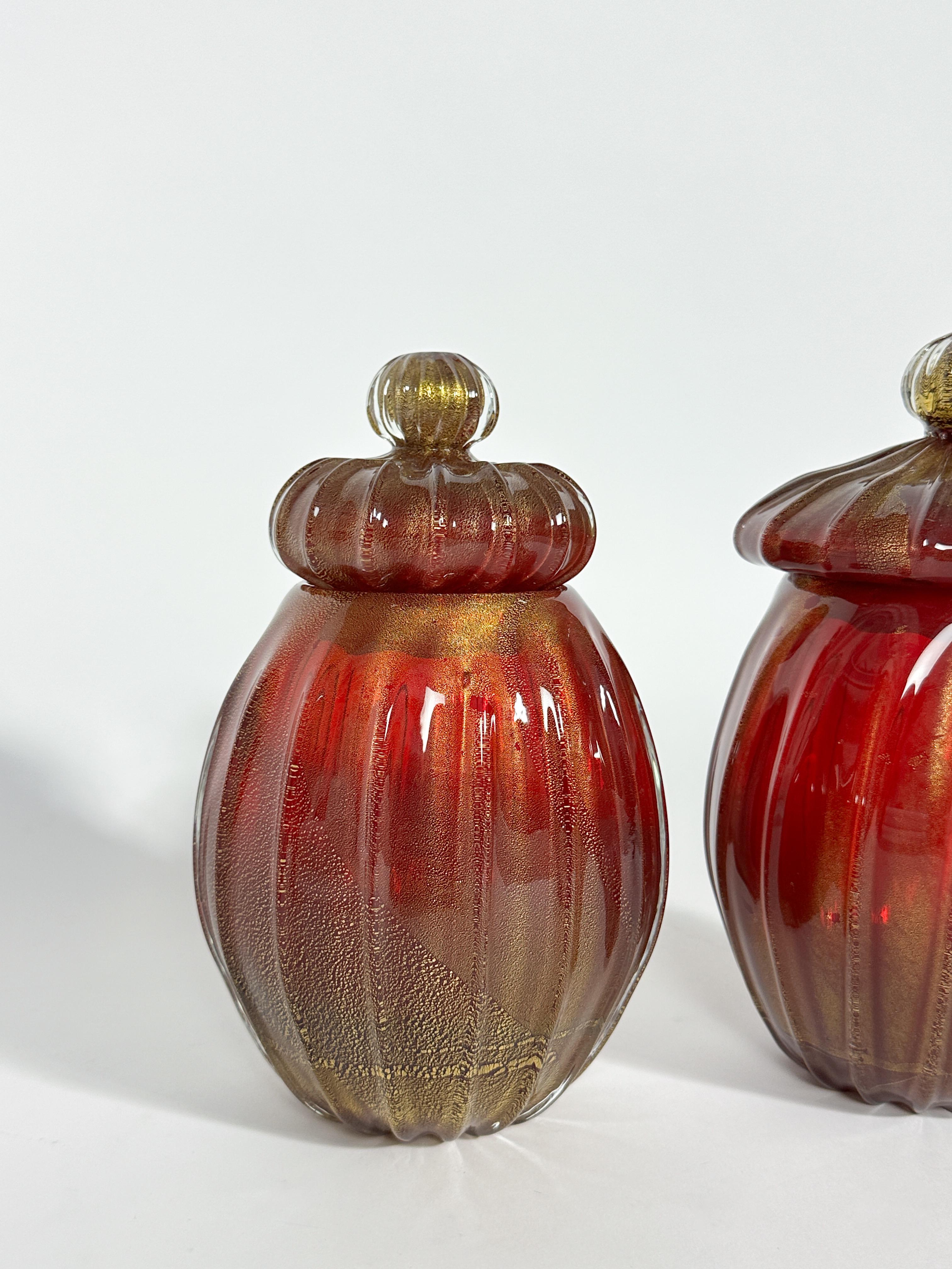 Coppia di vasi in vetro di Murano Archimede Seguso Foglia d'oro 1960s In condizioni buone in vendita a Basel, BS