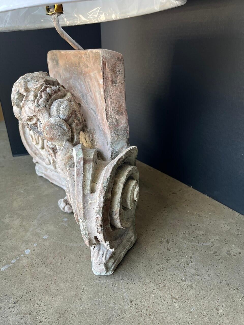 Français Paire de lampes architecturales Fragment avec nouveaux abat-jour en vente
