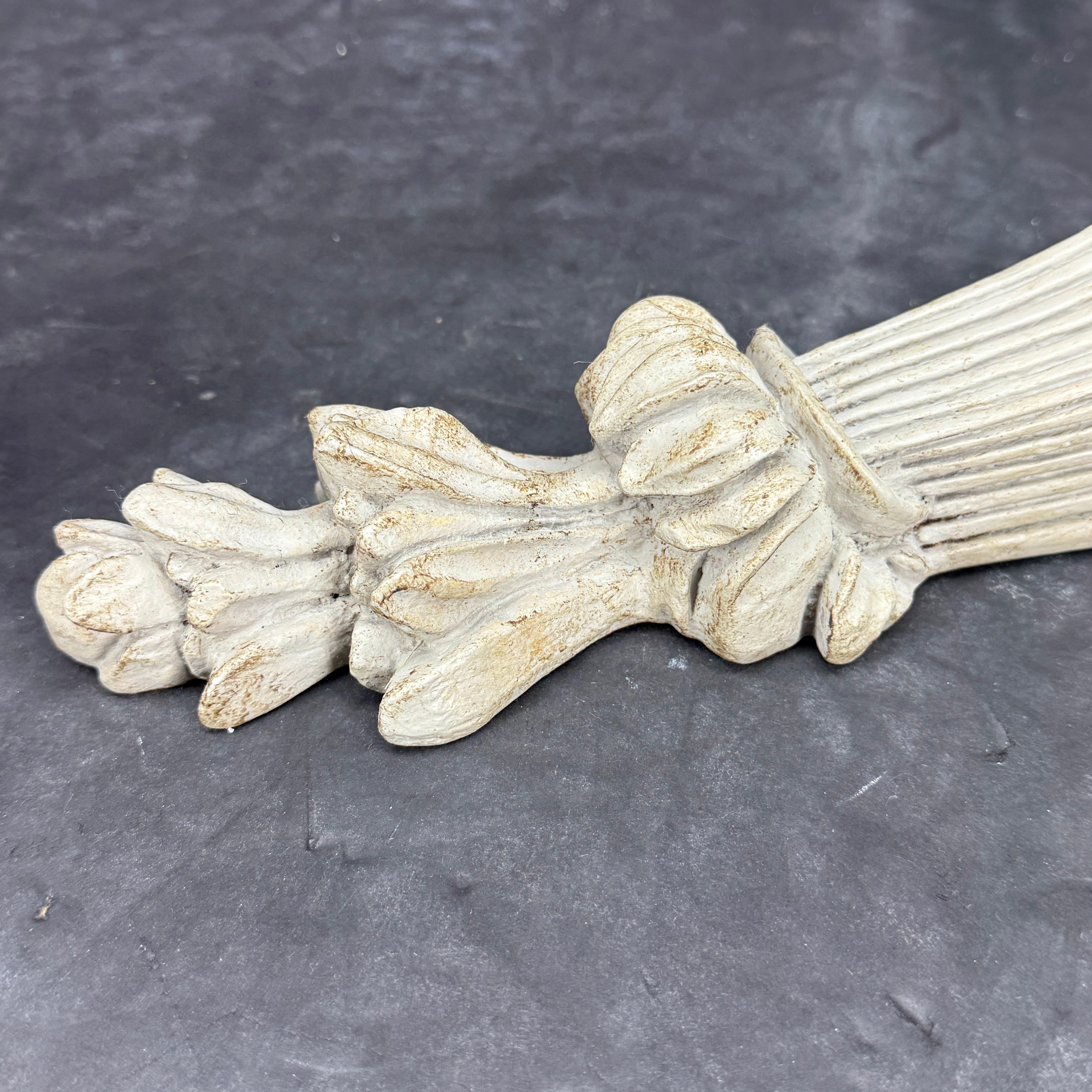 Coppia di mensole da parete in stile architettonico francese in vendita 2