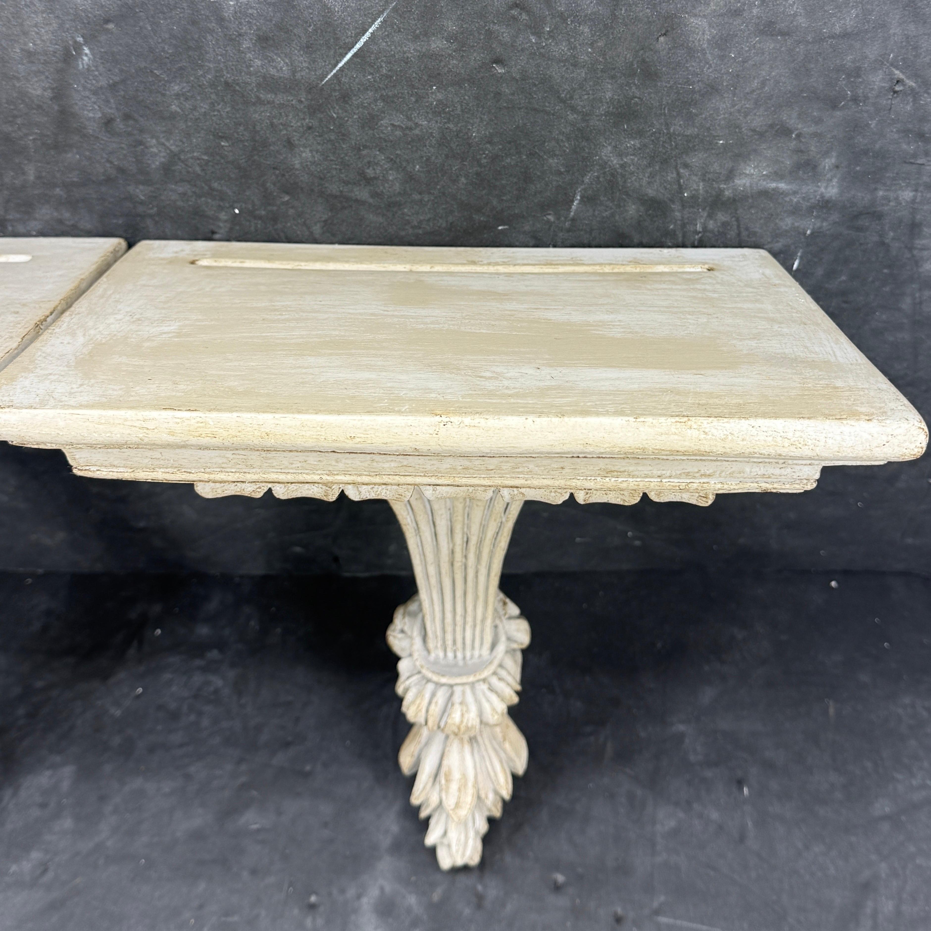 Coppia di mensole da parete in stile architettonico francese in vendita 5