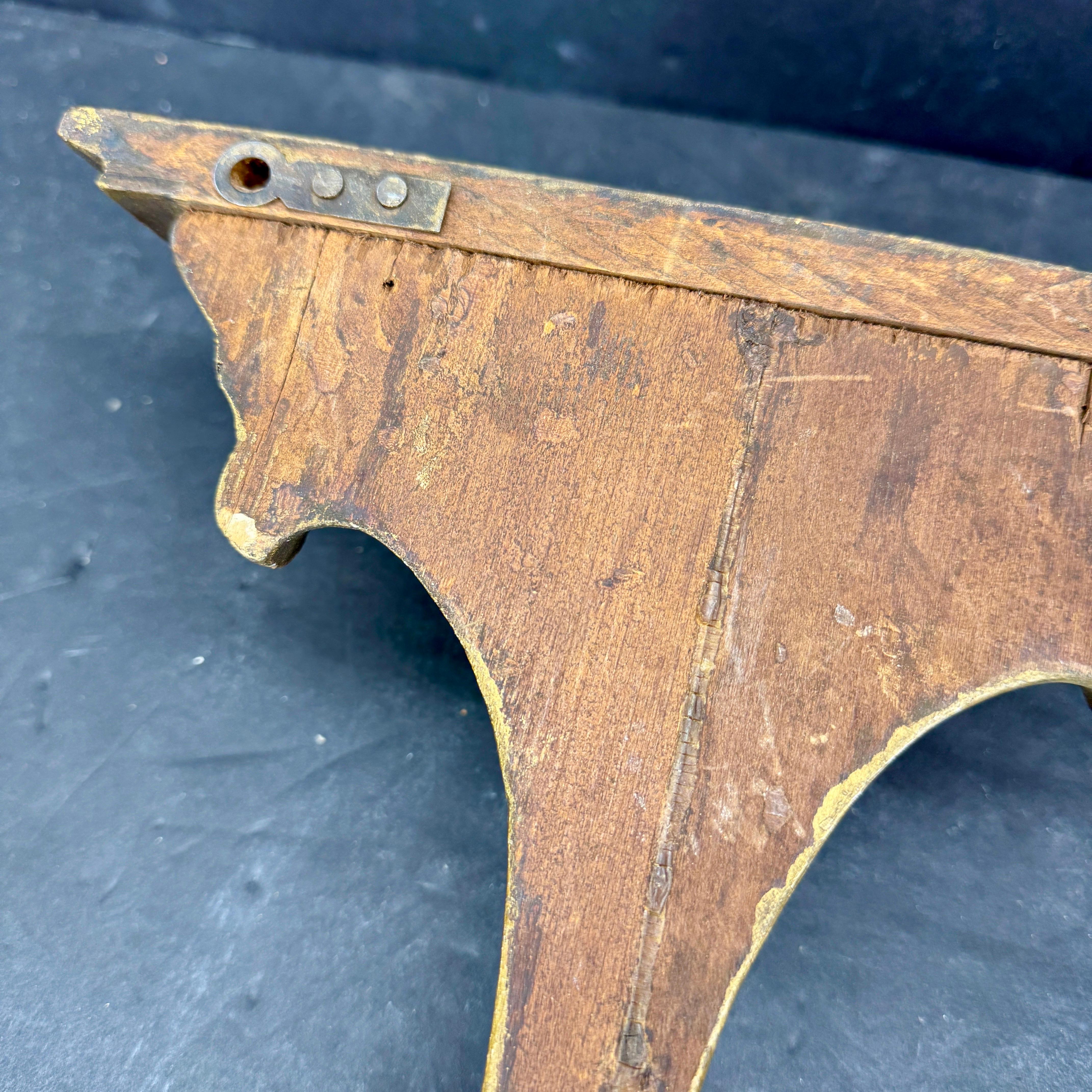 Pair of Architectural Gilt Wood Wall Shelves Brackets, Mid-19th Century For Sale 5