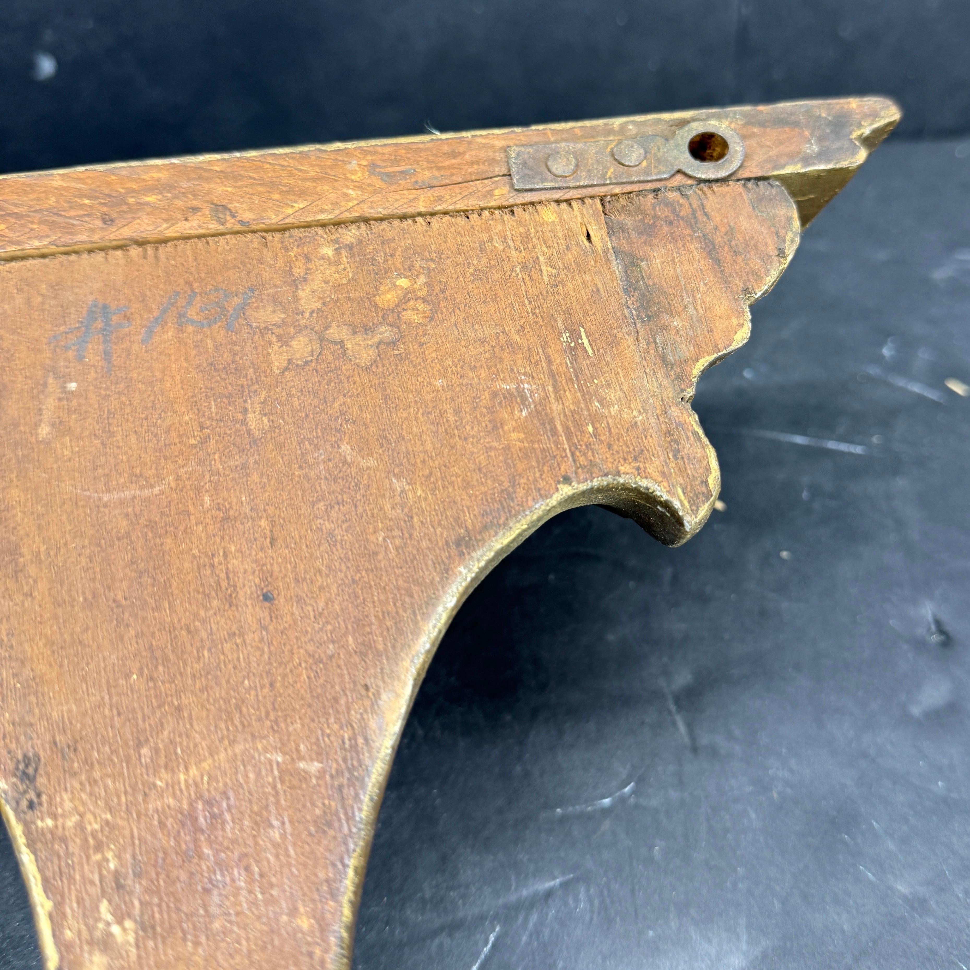 Pair of Architectural Gilt Wood Wall Shelves Brackets, Mid-19th Century For Sale 6