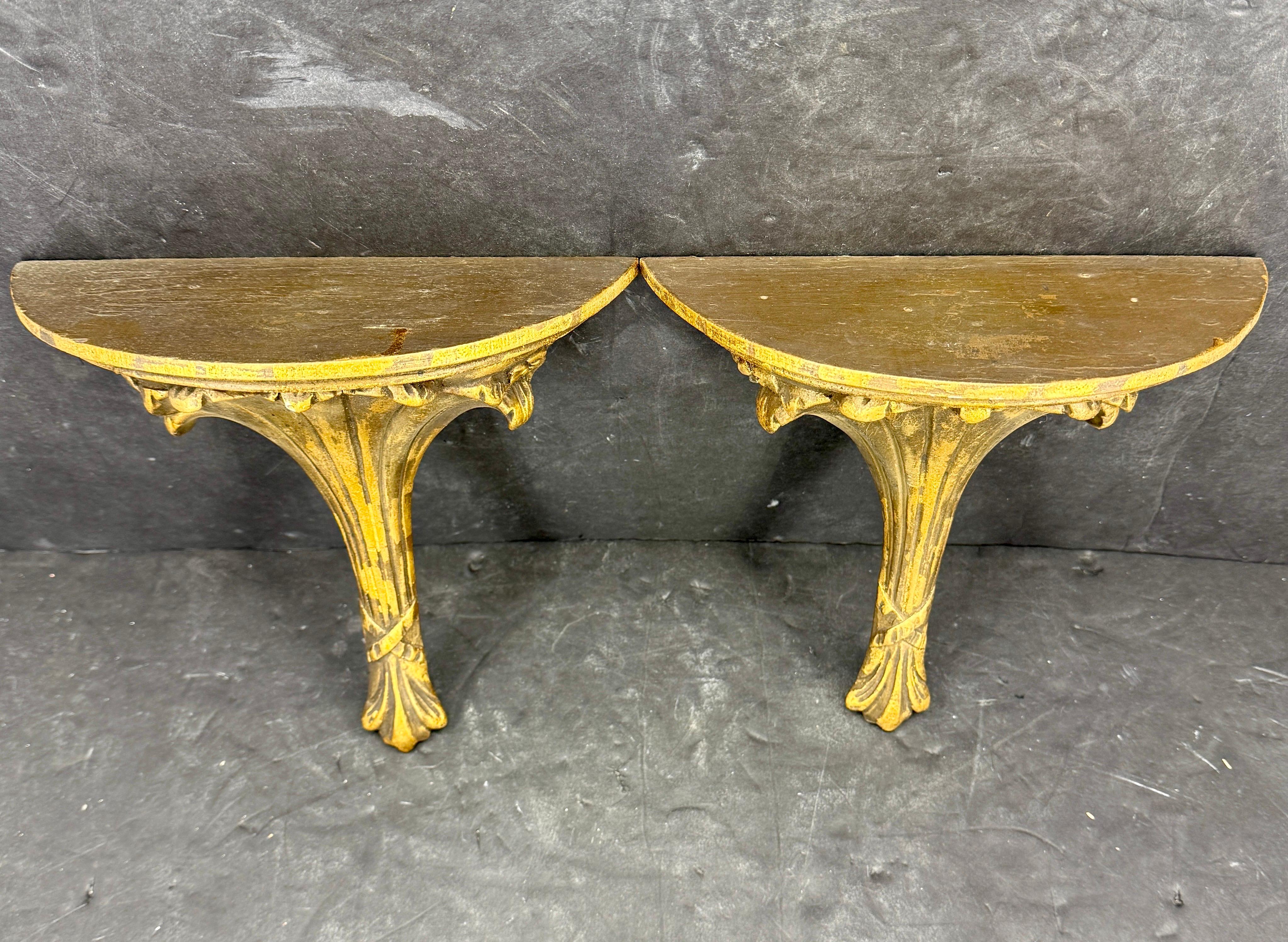 Pair of Architectural Gilt Wood Wall Shelves Brackets, Mid-19th Century For Sale 1