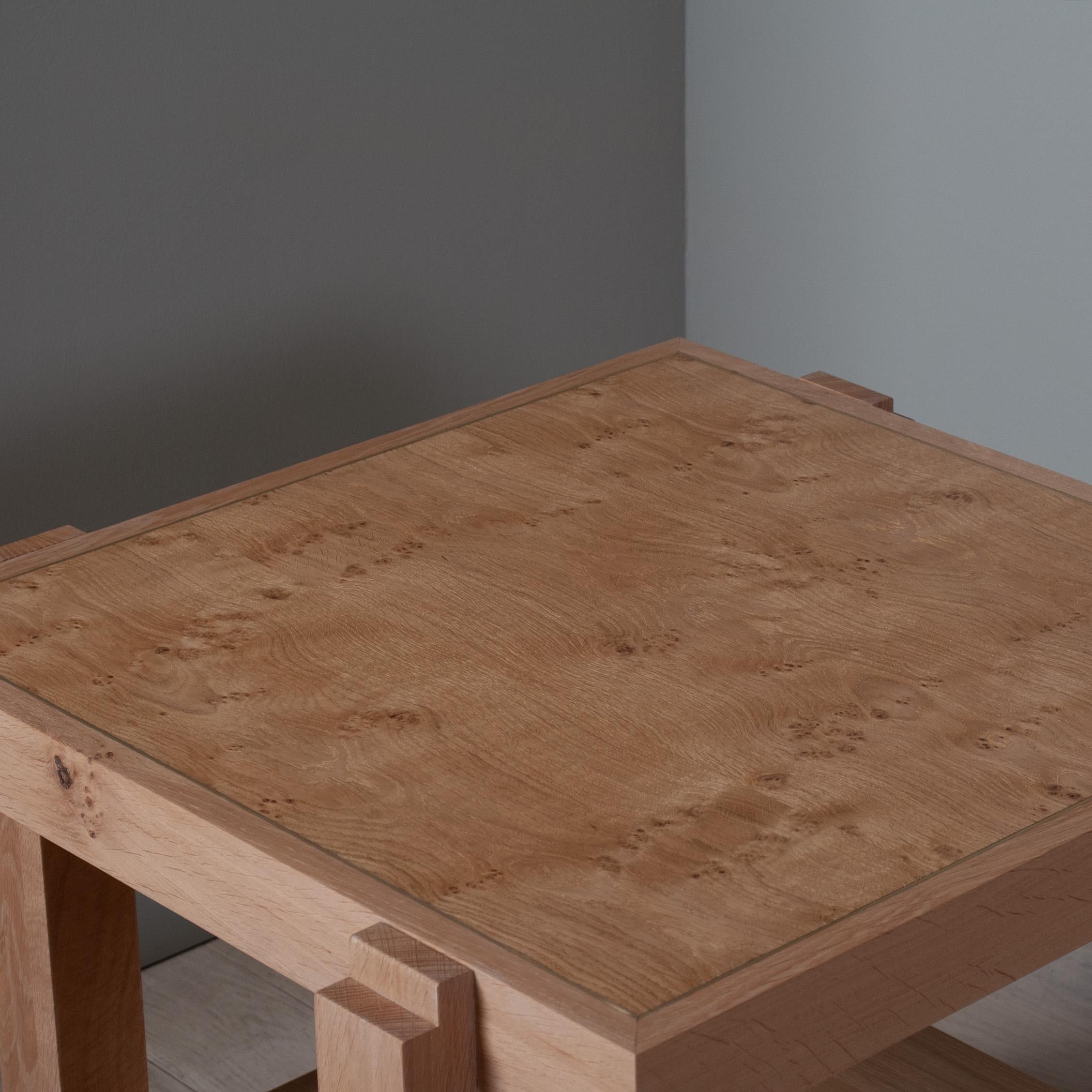 Paire de tables de nuit architecturales en chêne anglais à ziggourat, fabriquées à la main en vente 2