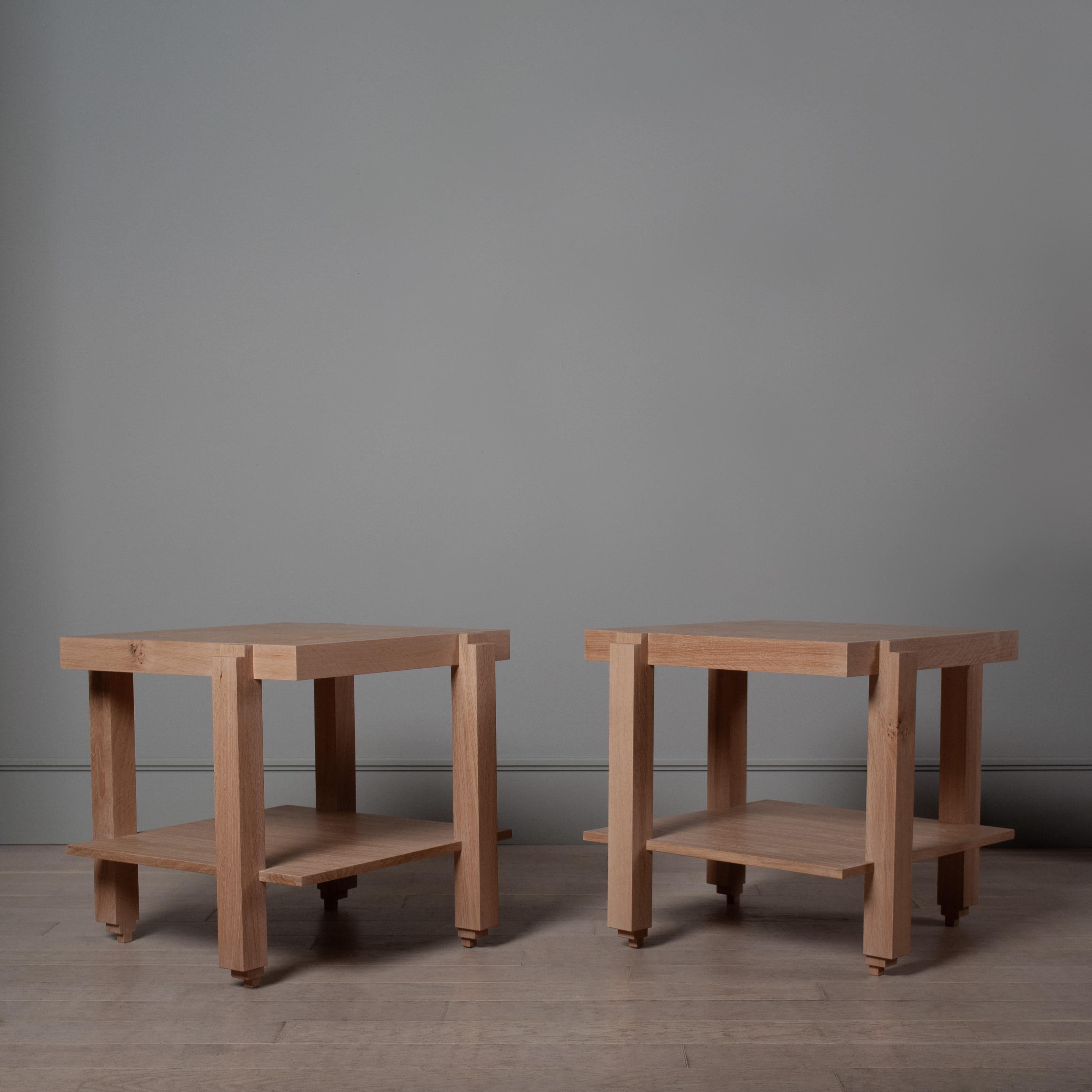 Paire de tables de nuit architecturales en chêne anglais à ziggourat, fabriquées à la main en vente 3