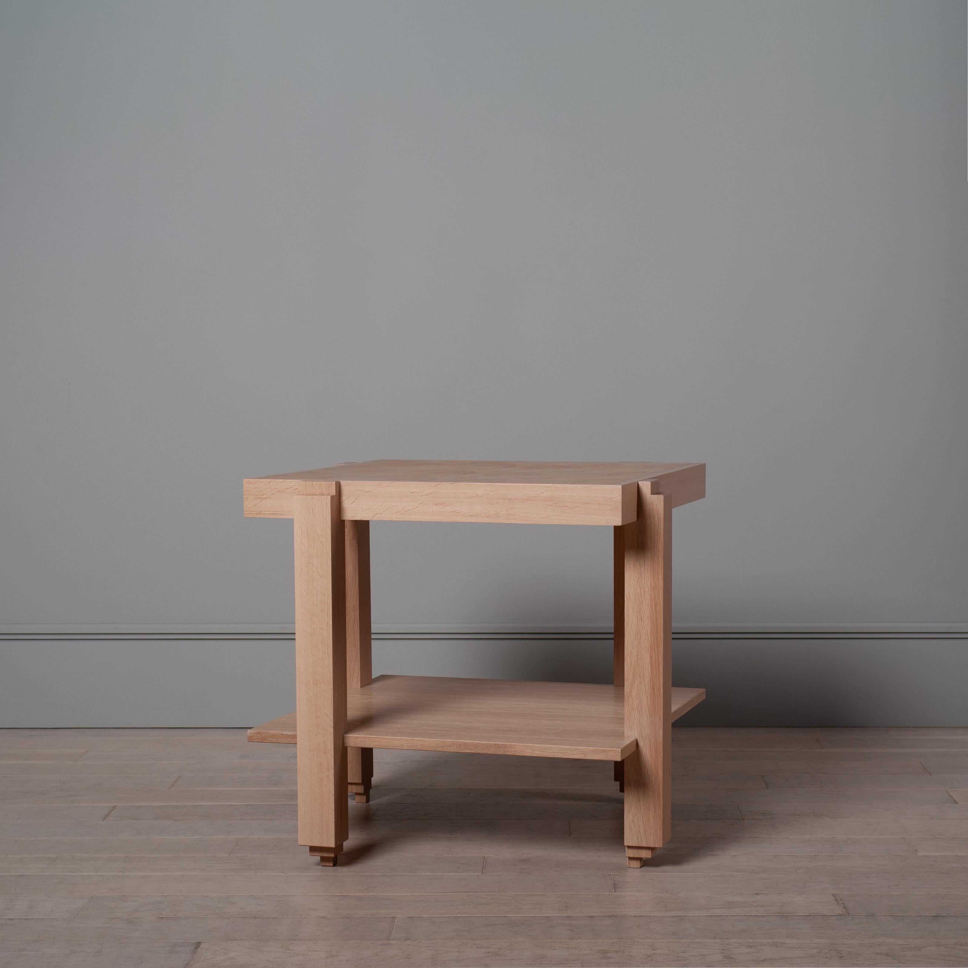 XXI secolo e contemporaneo Coppia di Comodini Ziggurat architettonici artigianali in Oak inglese in vendita