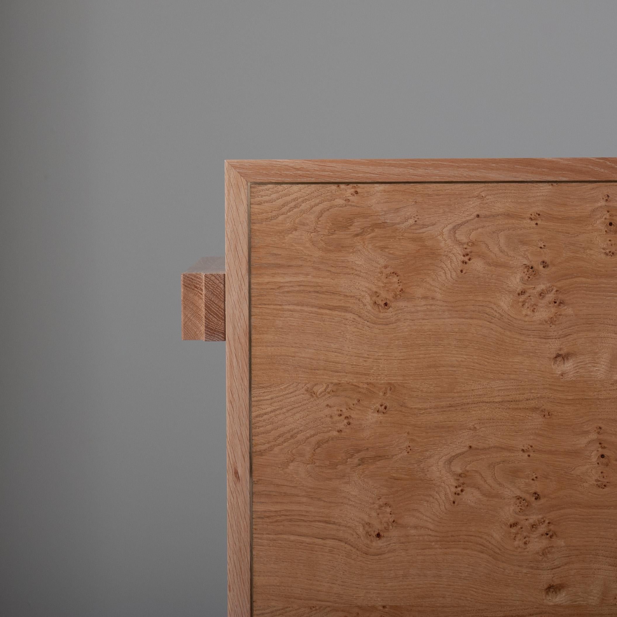 Coppia di Comodini Ziggurat architettonici artigianali in Oak inglese in vendita 1