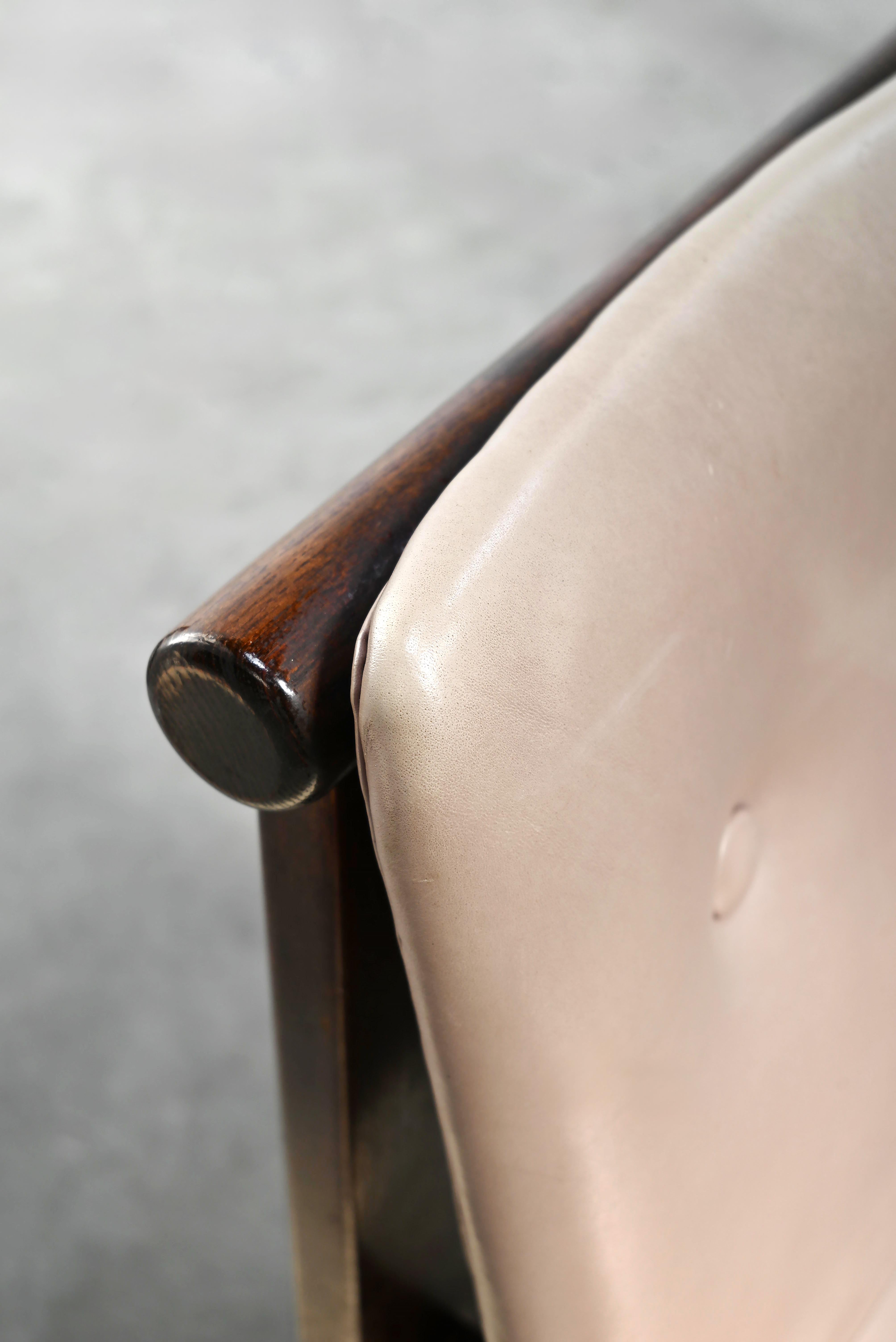 Pair of Architectural Oak Chairs With Soft Purple Leather, 1970's In Good Condition For Sale In Antwerp, Antwerp