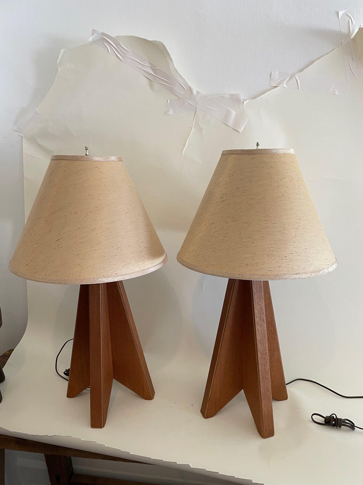 Pair of architectural origami teak tripod lamps, 1970s 1