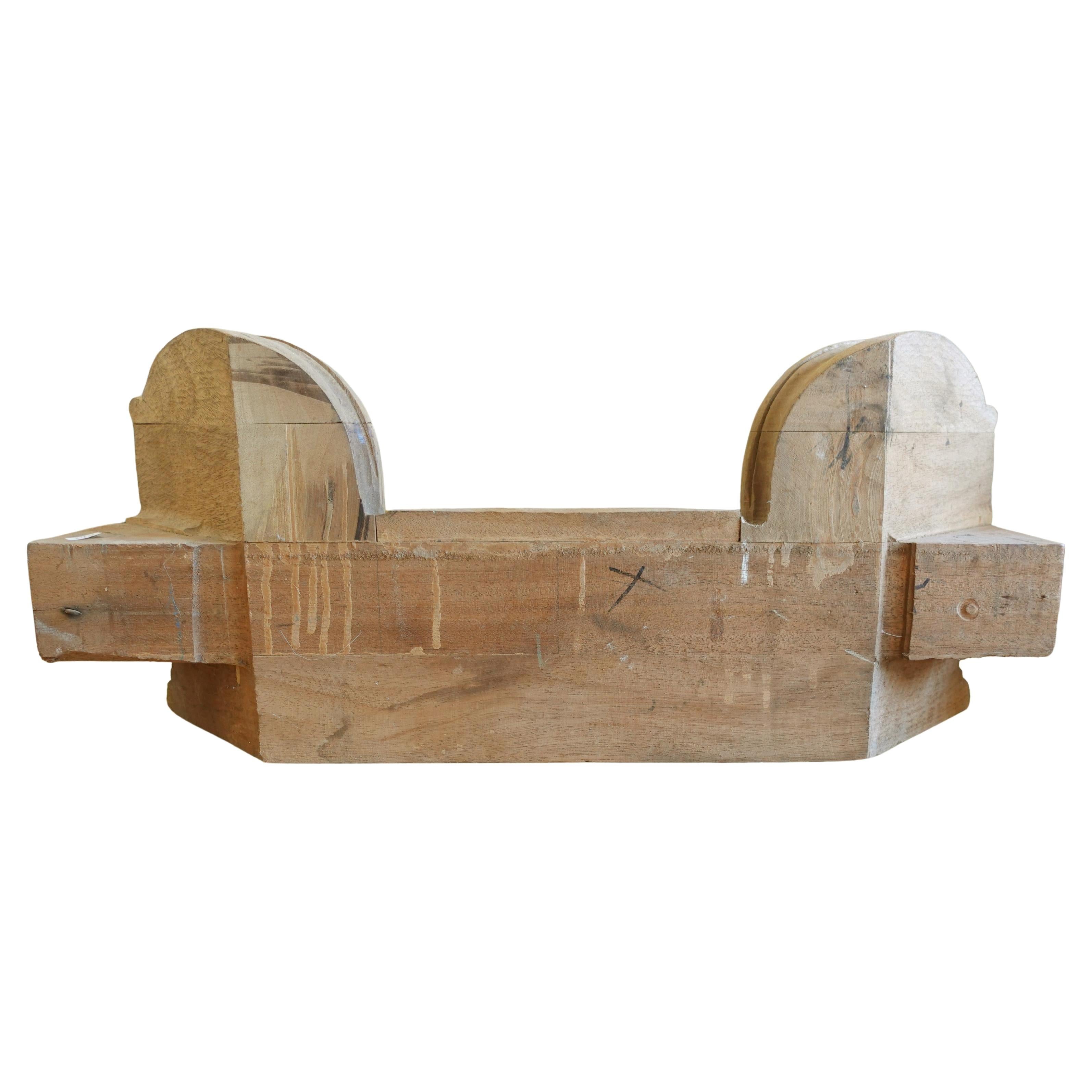 Sculpté à la main Paire de chapiteaux de colonnes ioniques en bois de récupération architecturale en vente