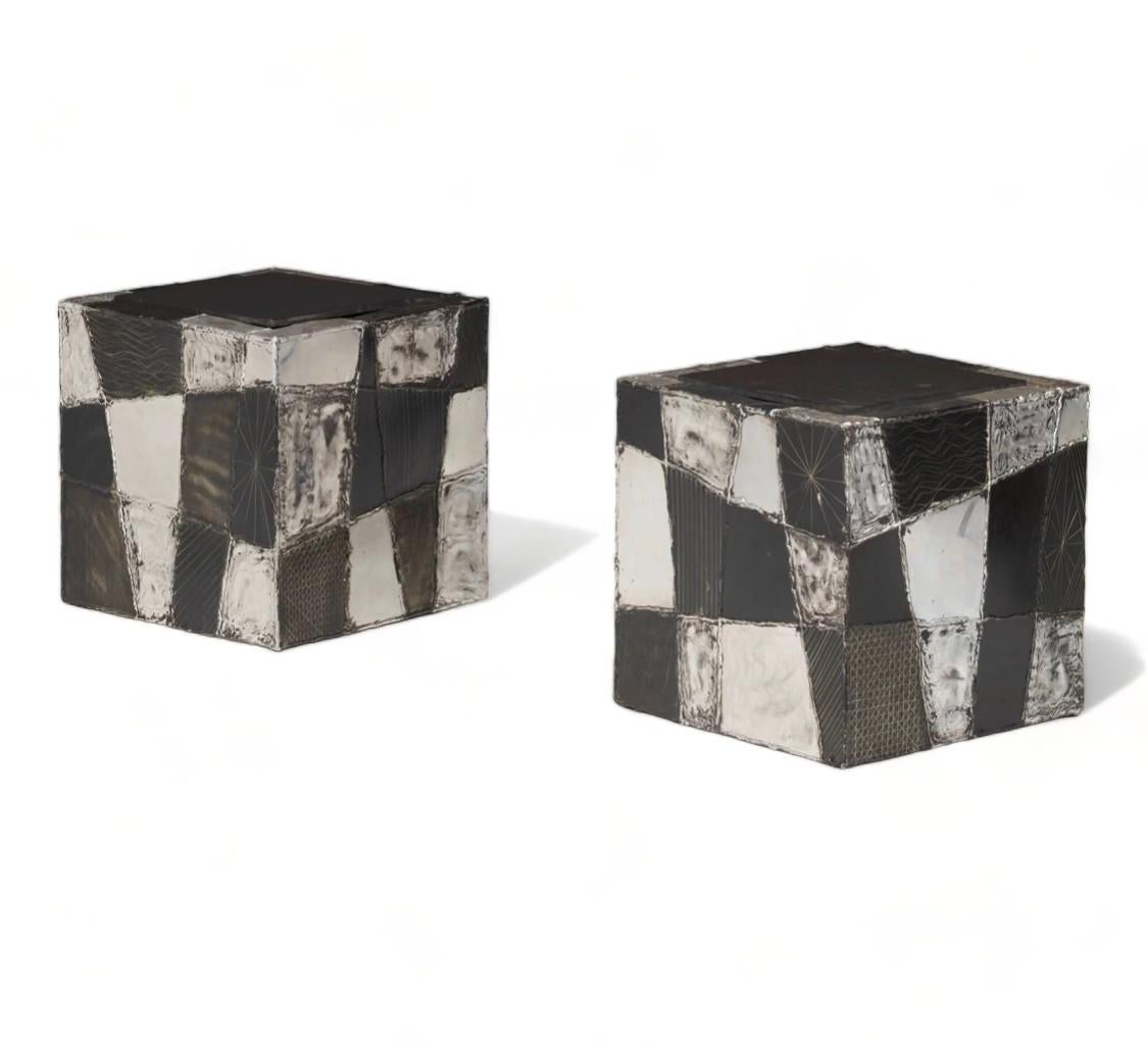 Brutalisme Paire de tables cubiques d'appoint argentées par Paul Evans en vente