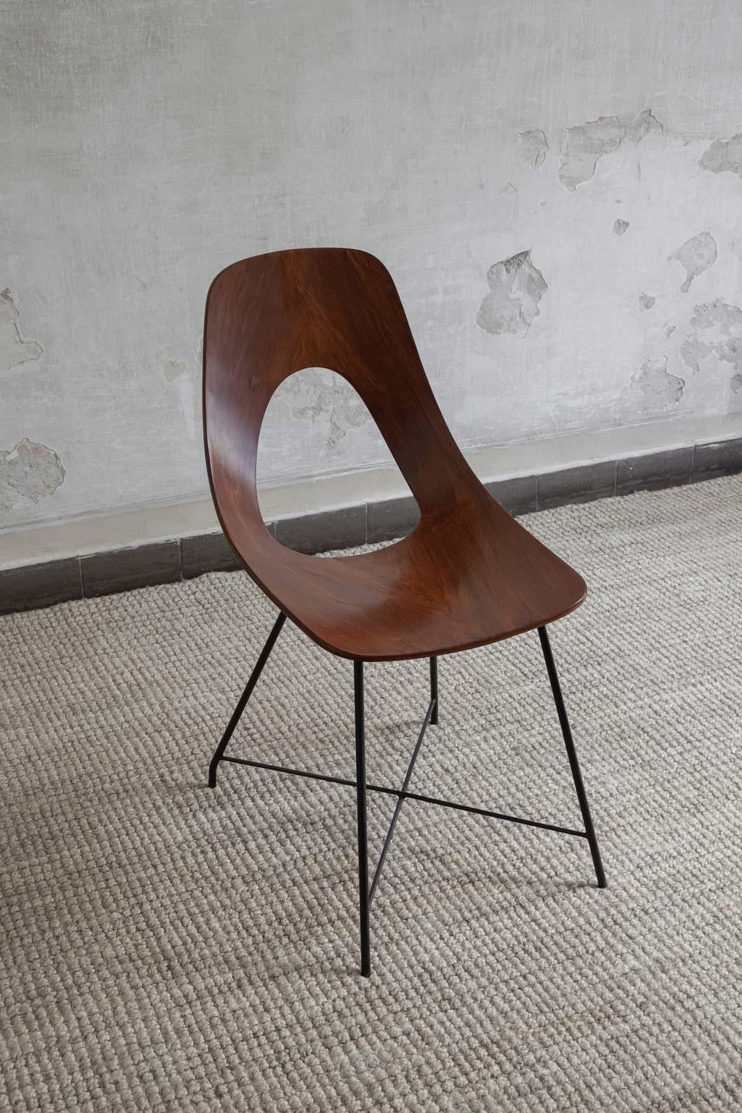 20ième siècle Paire de chaises Model No d'Augusto Bozzi pour Saporiti. Italie, années 1950 en vente