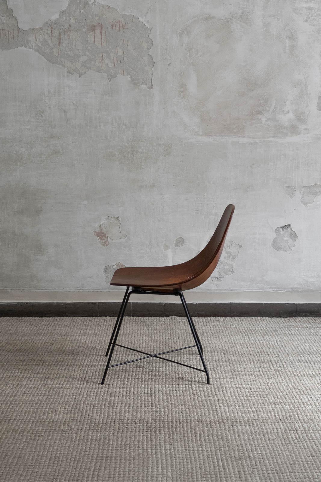 Fer Paire de chaises Model No d'Augusto Bozzi pour Saporiti. Italie, années 1950 en vente