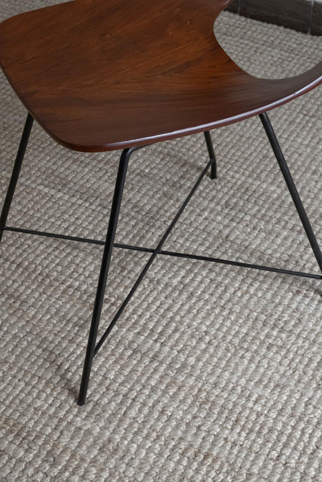 Paire de chaises Model No d'Augusto Bozzi pour Saporiti. Italie, années 1950 en vente 1